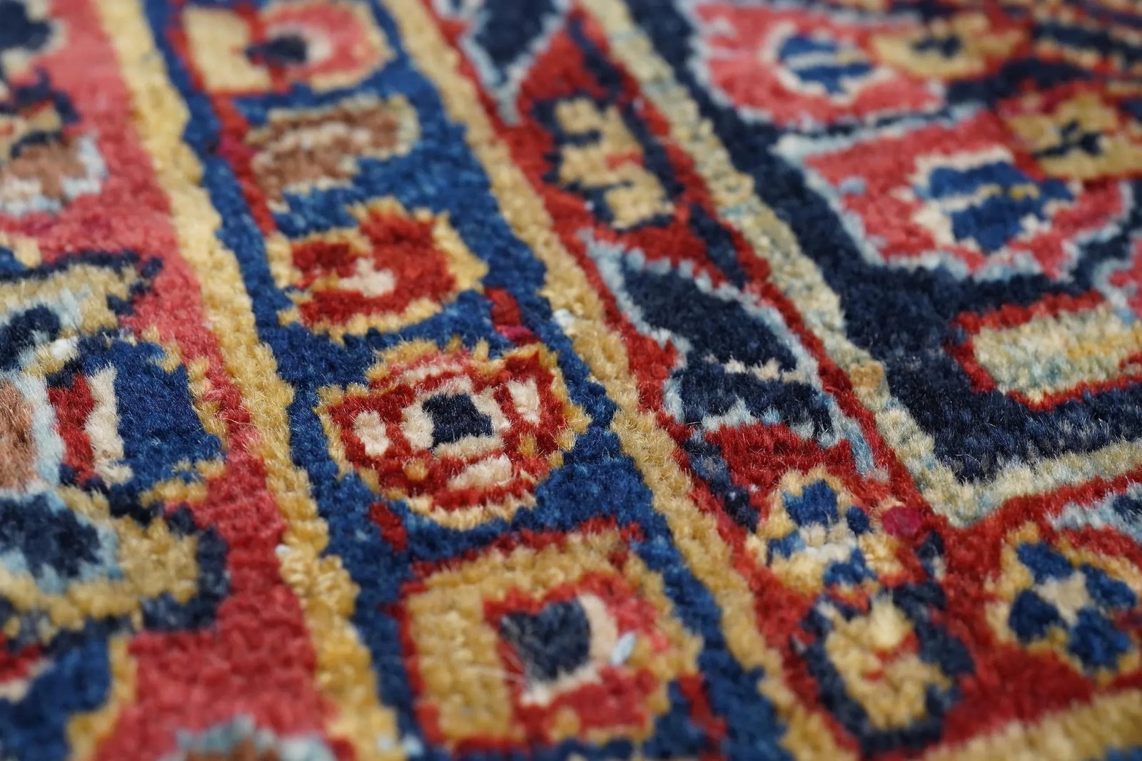 Antique Persian Sarouk Rug 6'2'' X 9'0'' - 5