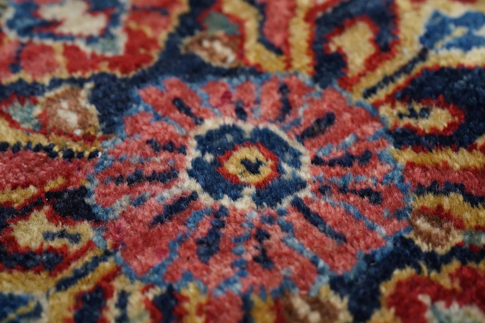 Antique Persian Sarouk Rug 6'2'' X 9'0'' - 6