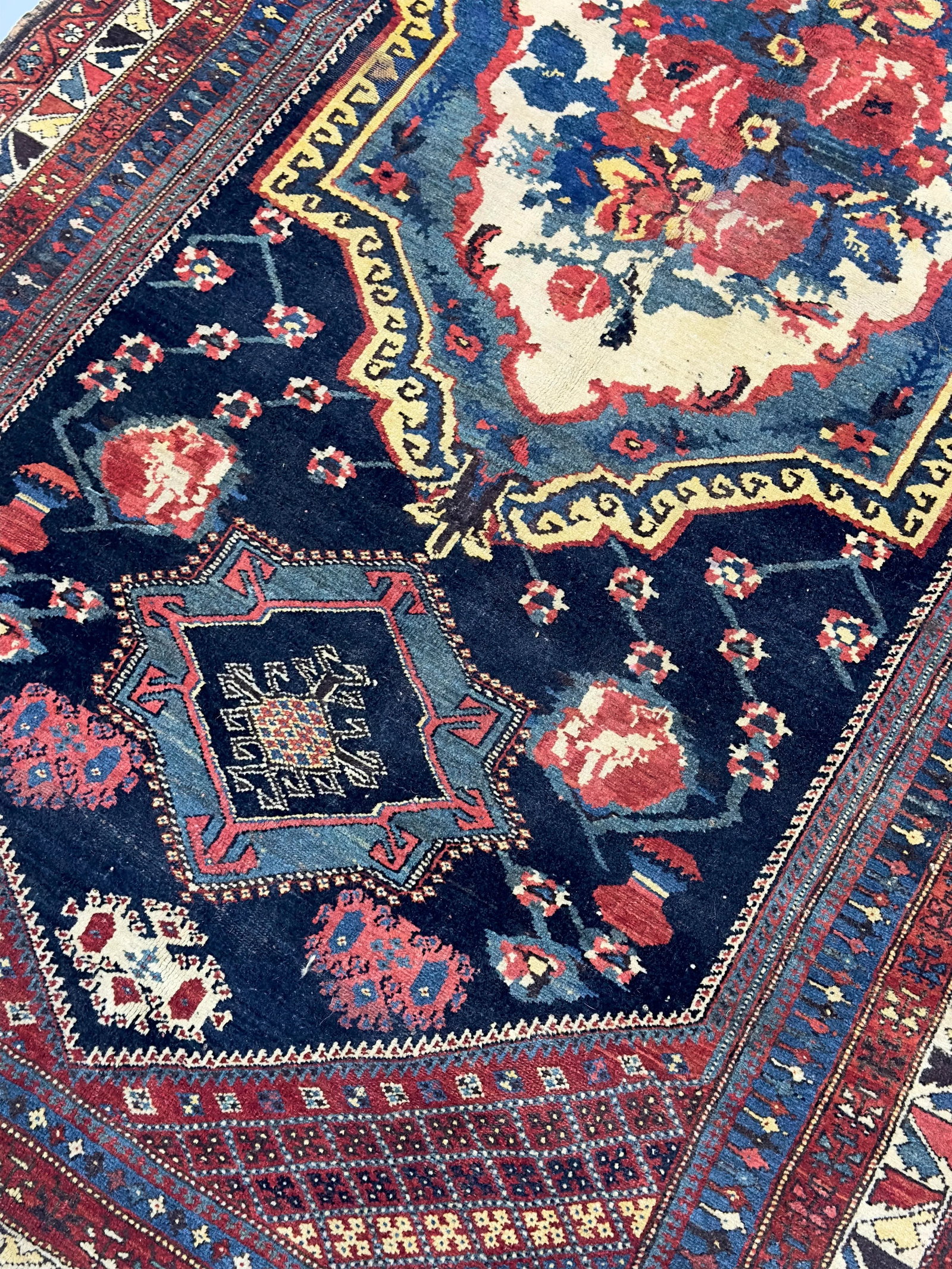 Antique Persian Bakhtiari Rug 4'10" X 8'8" - 10