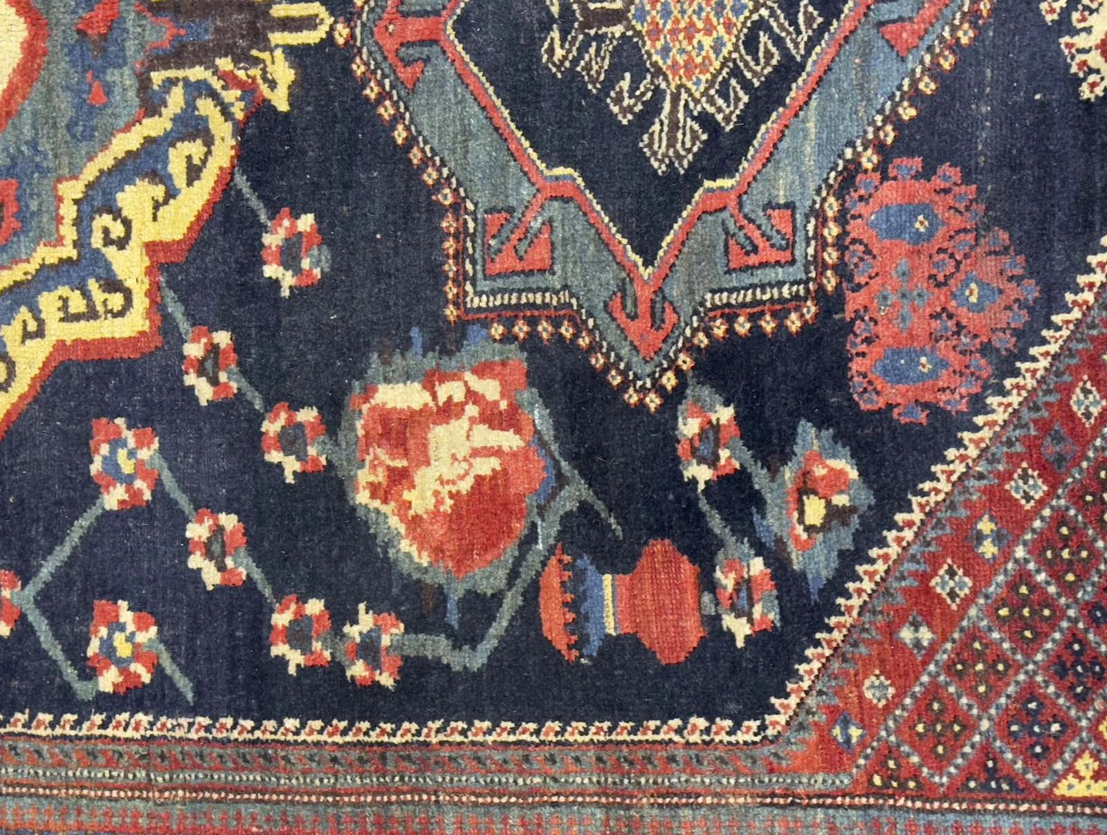 Antique Persian Bakhtiari Rug 4'10" X 8'8" - 3