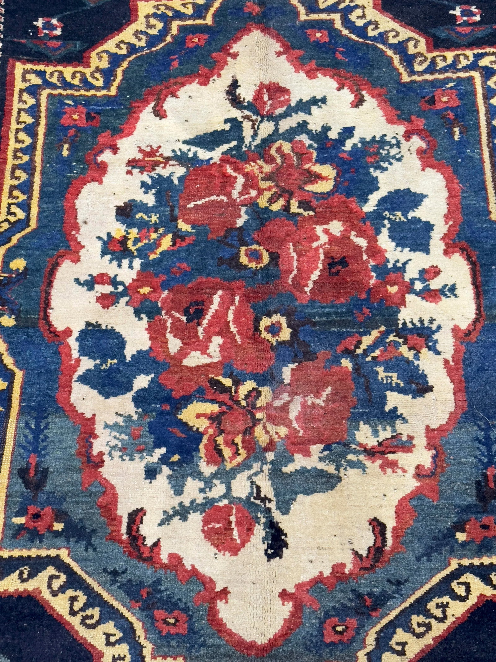 Antique Persian Bakhtiari Rug 4'10" X 8'8" - 4