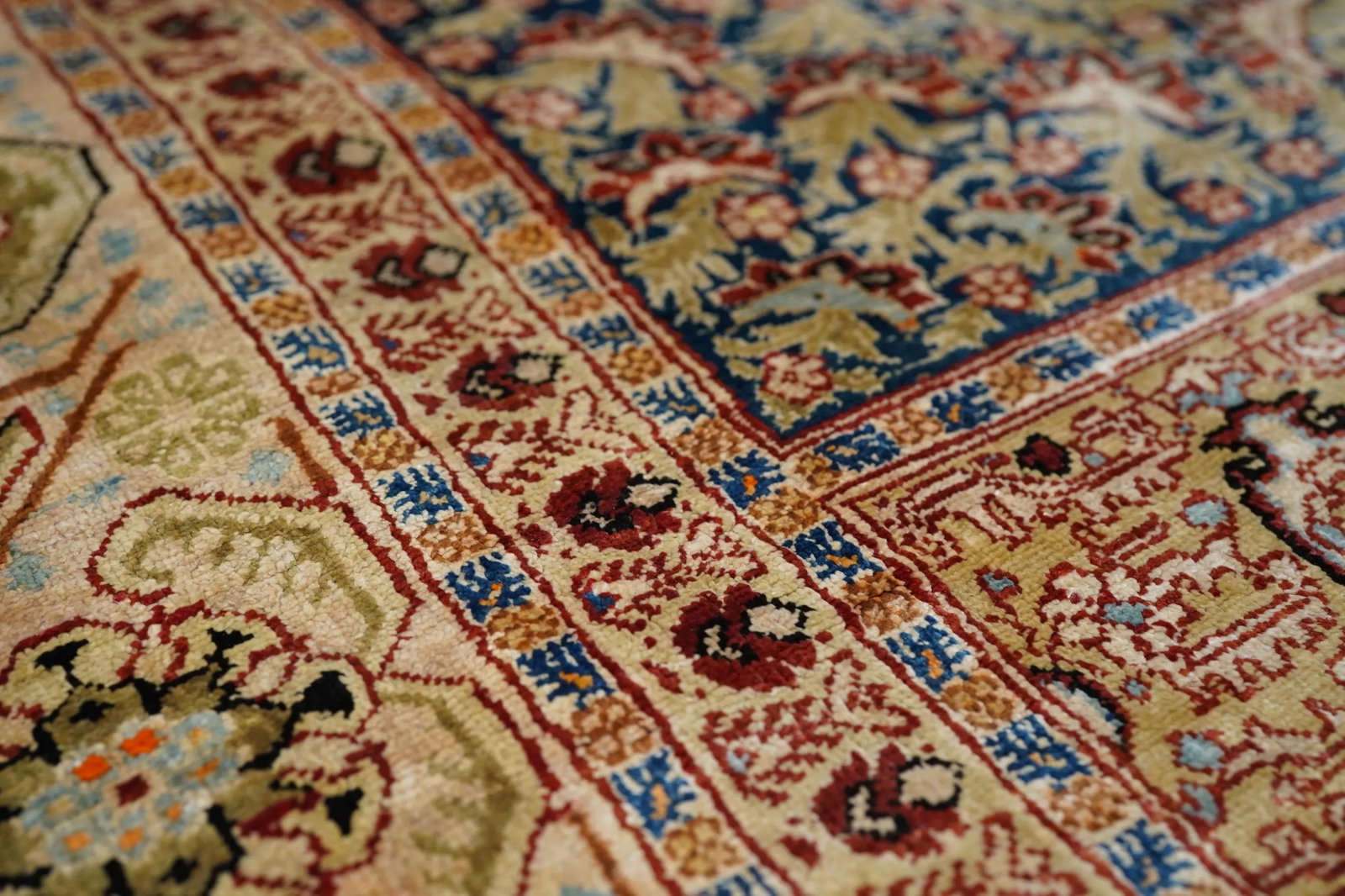 Antique Persian Tabriz Rug 4'0'' X 5'8'' - 8