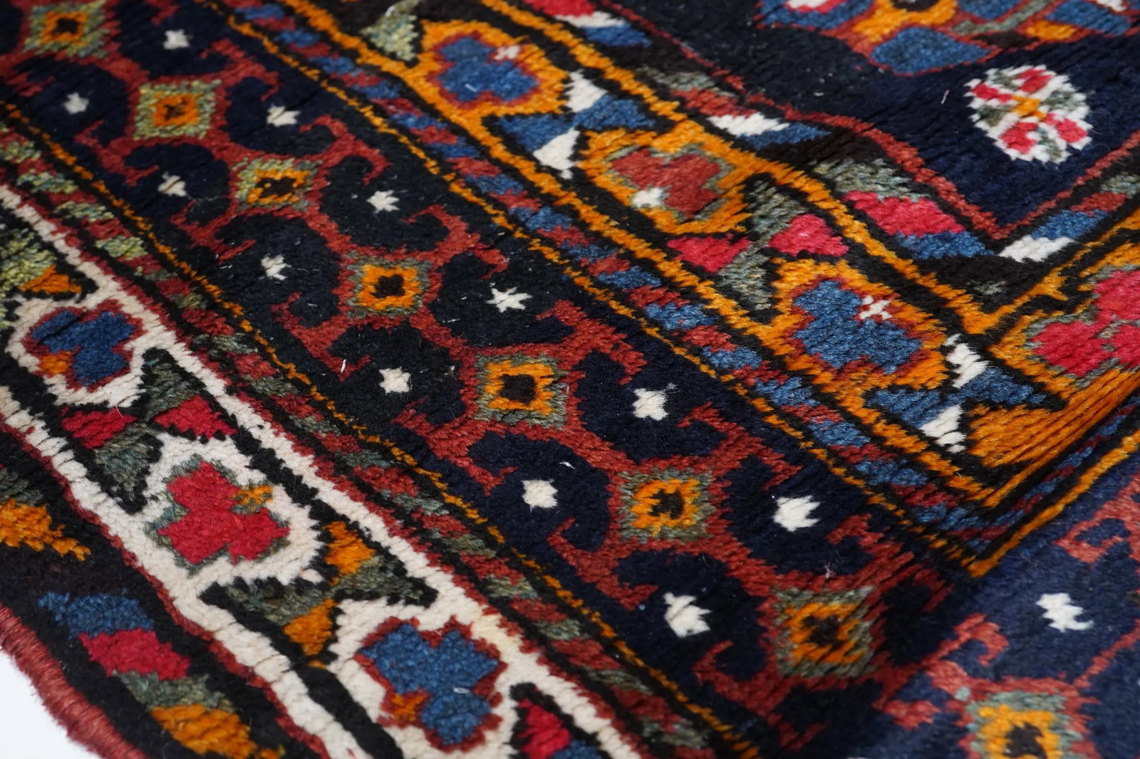 Antique Shiraz Rug 5'1'' X 10'6'' - 10