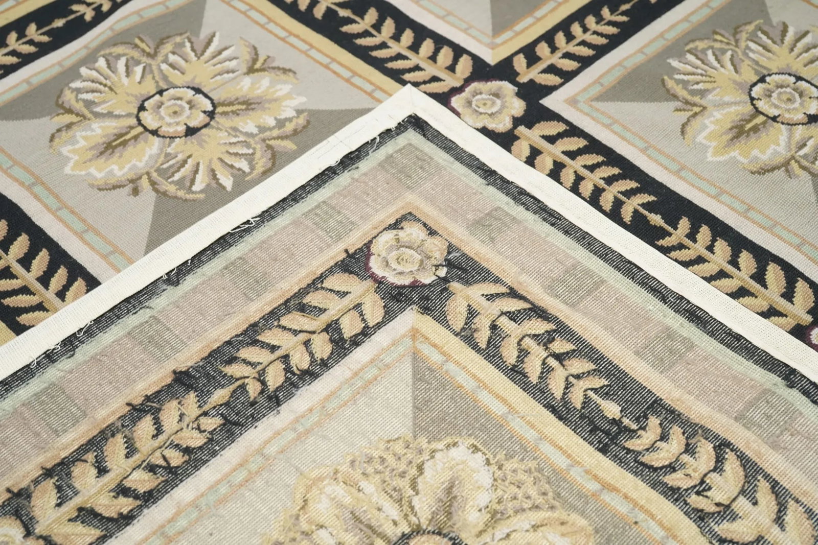 French Aubusson Design Rug 10'0" X 14'0" - 4