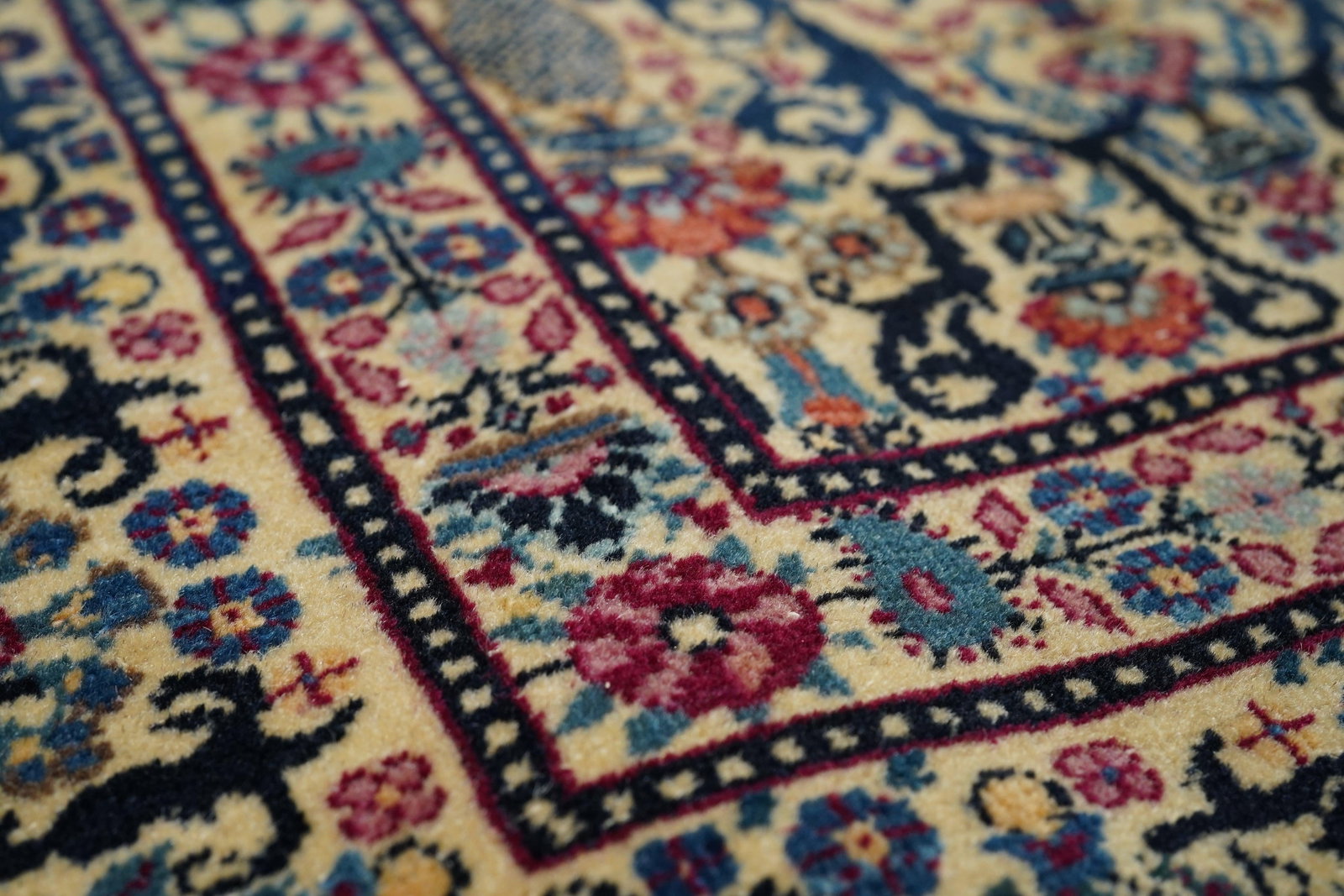 Antique Tabriz Rug 4'5'' X 6'7'' - 4