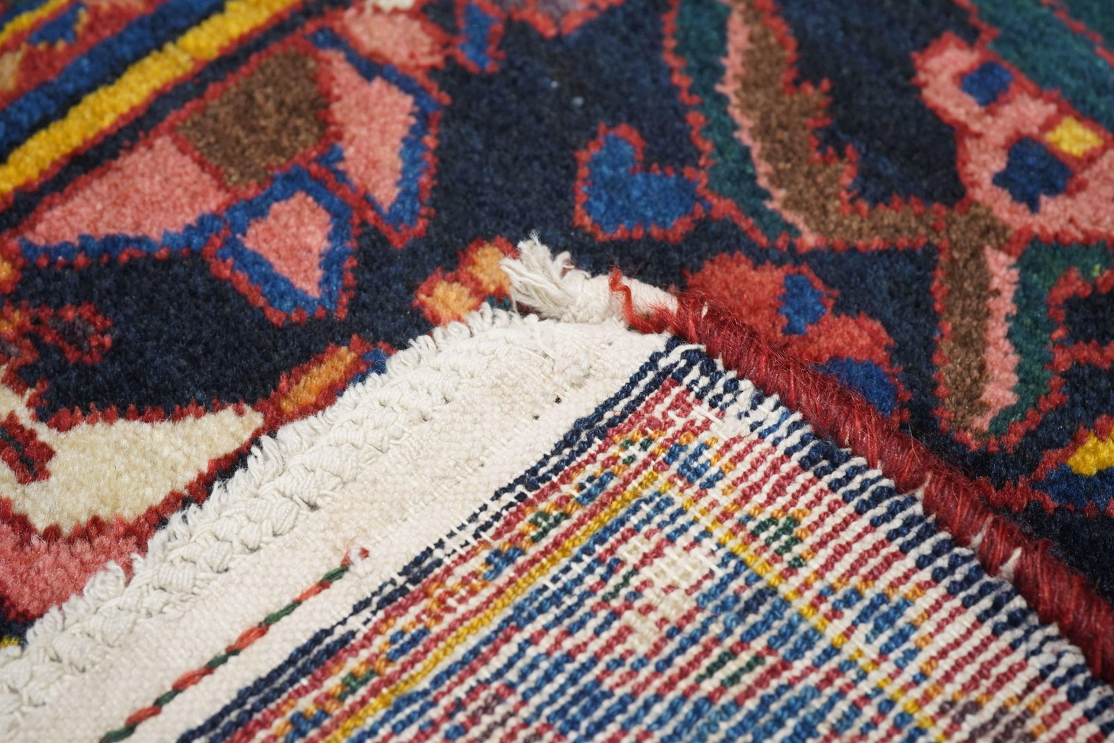 Antique Bakhtiari Rug 5'0'' X 6'4'' - 10
