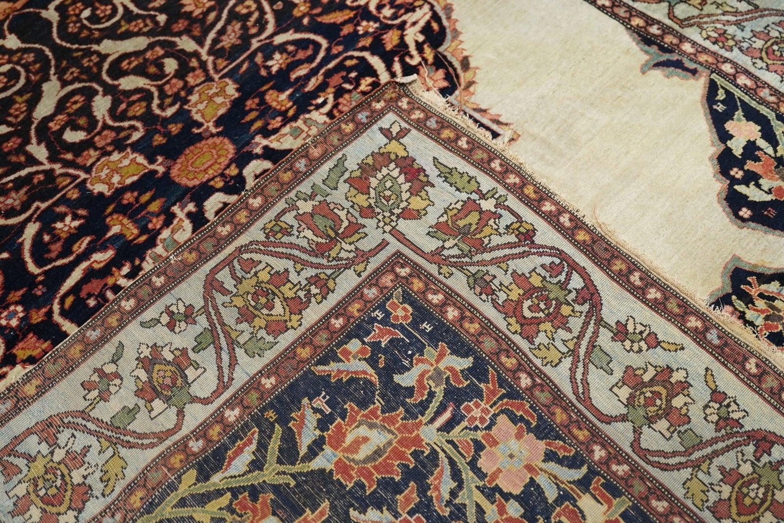 Late 18th Century Antique Sarouk Rug 4'2'' X 5'10'' - 10