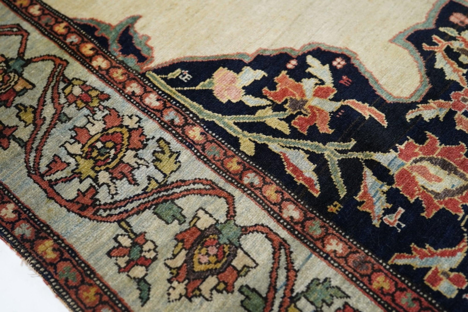 Late 18th Century Antique Sarouk Rug 4'2'' X 5'10'' - 3