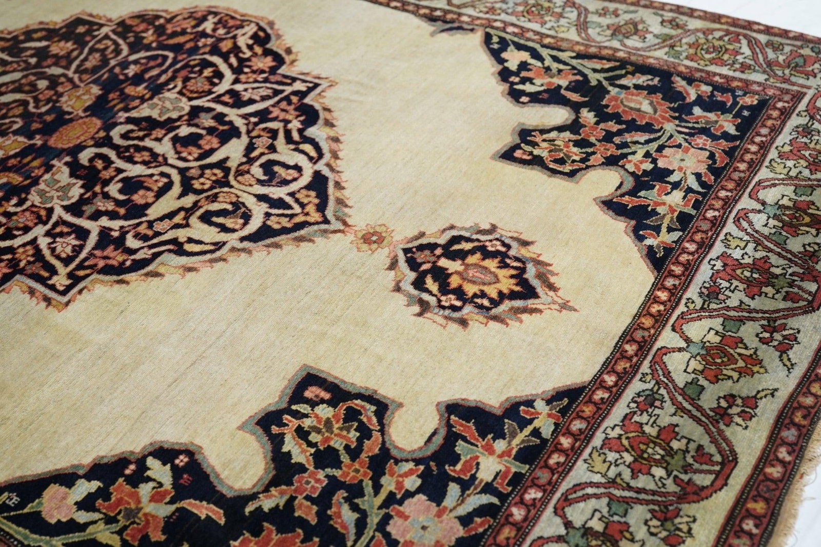 Late 18th Century Antique Sarouk Rug 4'2'' X 5'10'' - 4