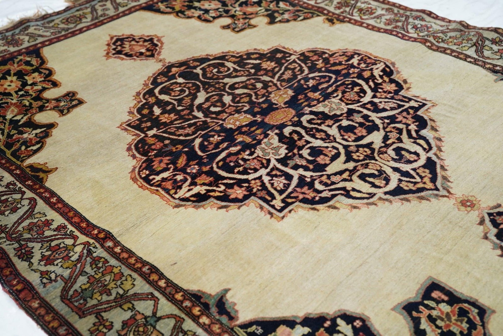 Late 18th Century Antique Sarouk Rug 4'2'' X 5'10'' - 5