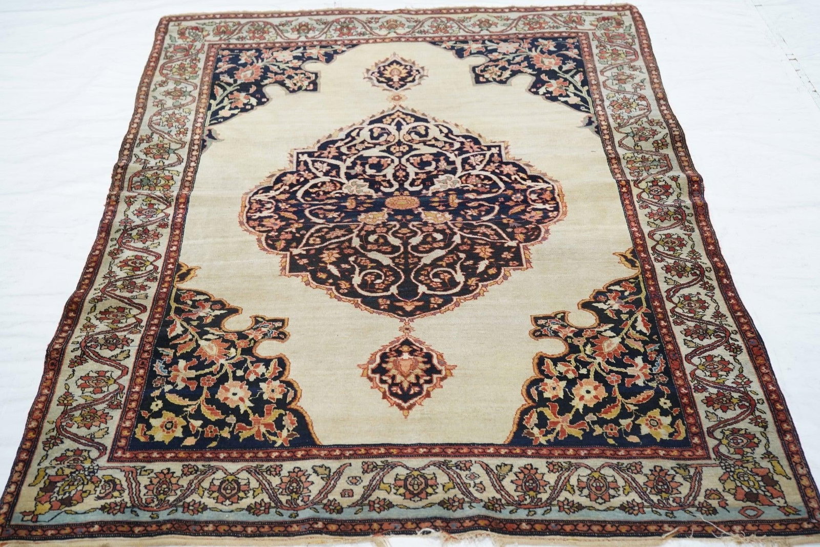 Late 18th Century Antique Sarouk Rug 4'2'' X 5'10'' - 7