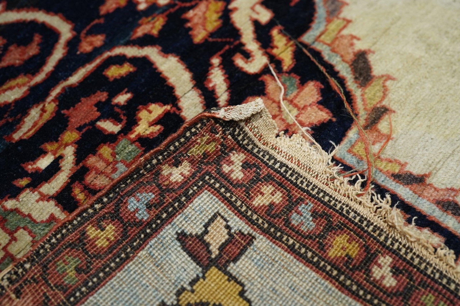 Late 18th Century Antique Sarouk Rug 4'2'' X 5'10'' - 9