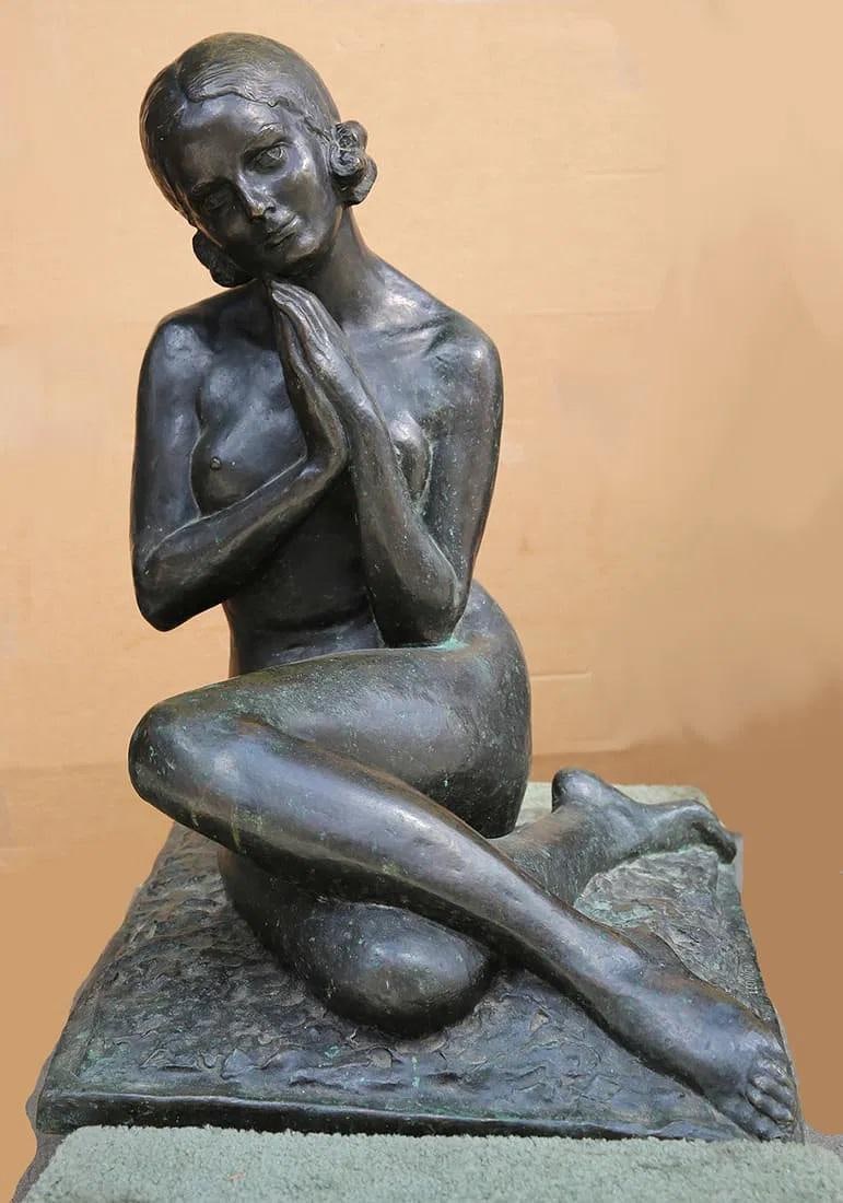 Mid 20th Century Nude Seated Girl - Leonida Bronze - 5