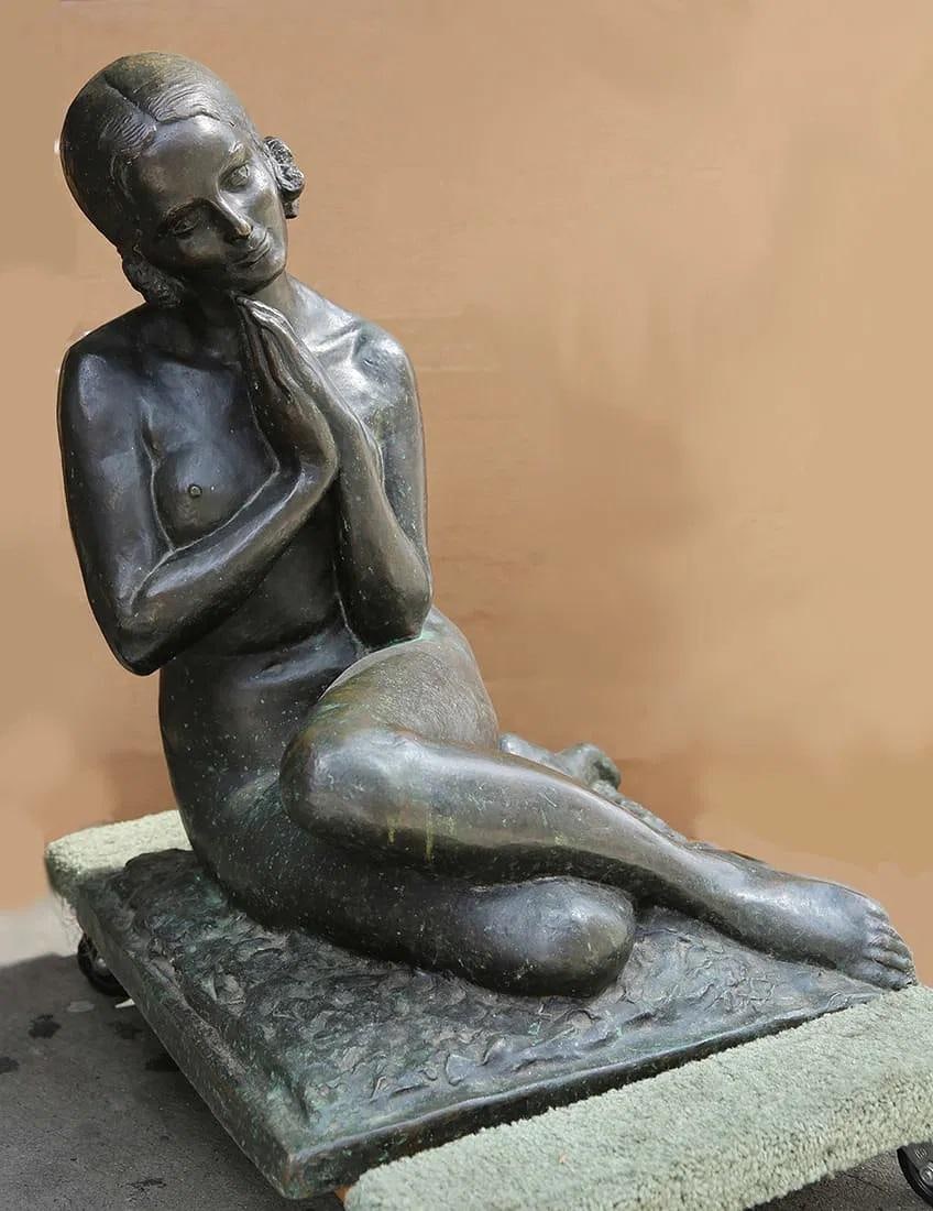 Mid 20th Century Nude Seated Girl - Leonida Bronze - 6