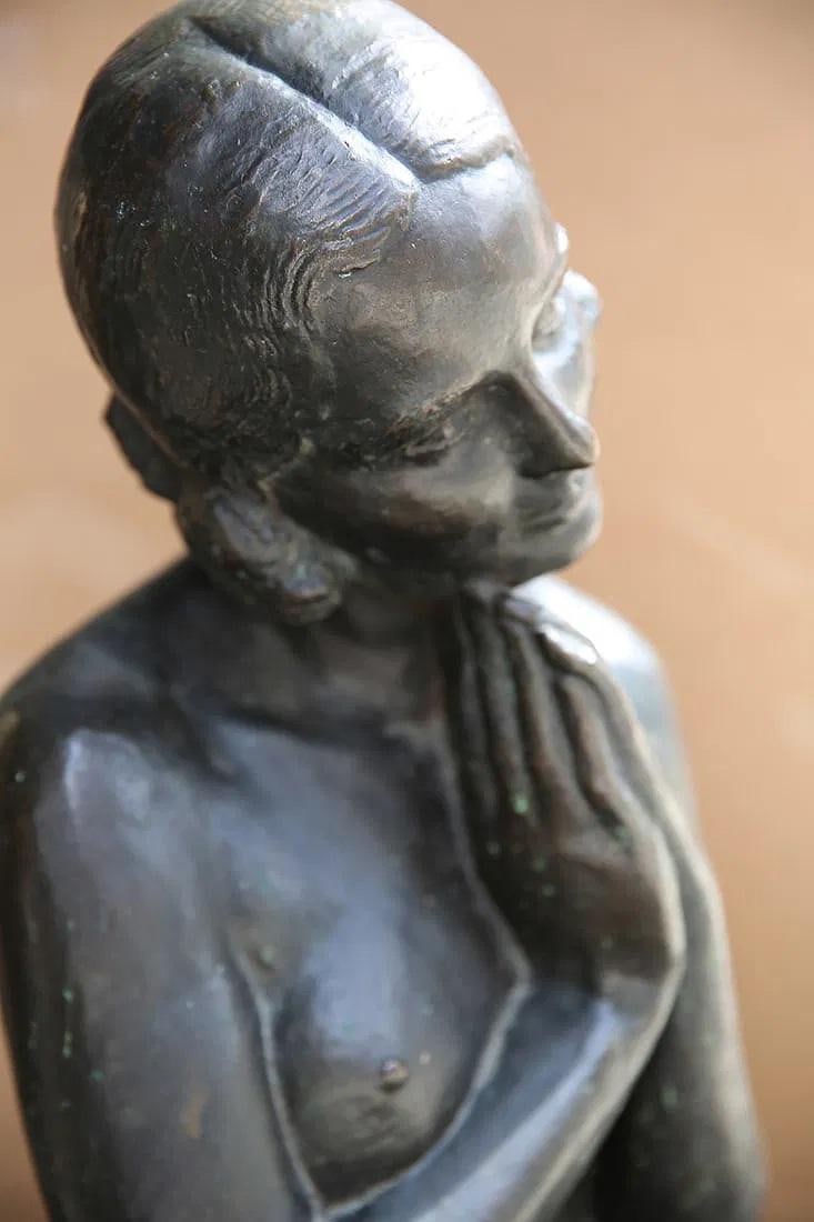 Mid 20th Century Nude Seated Girl - Leonida Bronze - 7