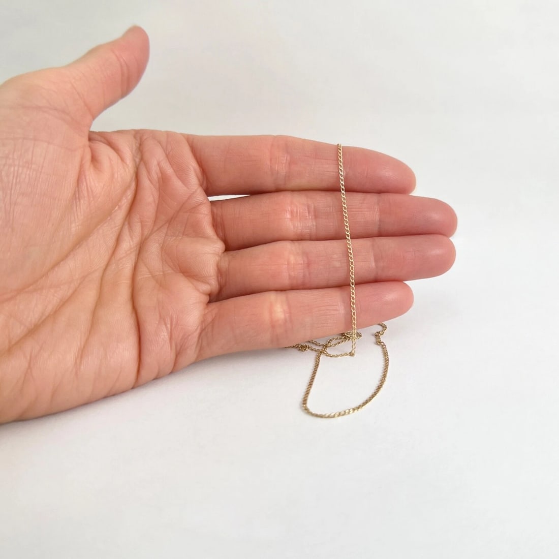 Thin Curb Chain Necklace 14K Yellow Gold, 17.5 Inches, 1.2 mm, 1.19 Grams - 4
