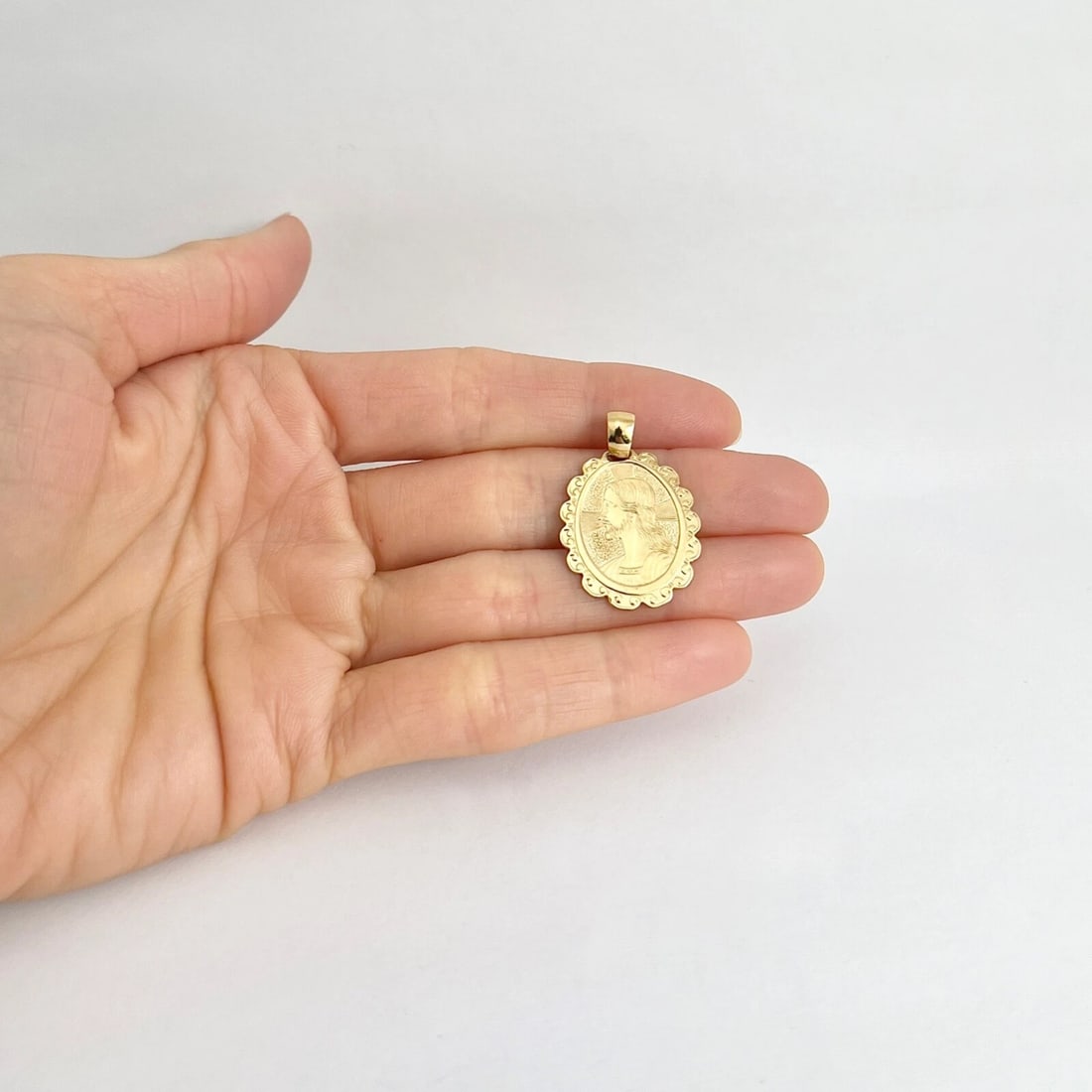 Estate Jesus Religious Necklace Pendant 18K Yellow Gold, 3.83 Grams - 5