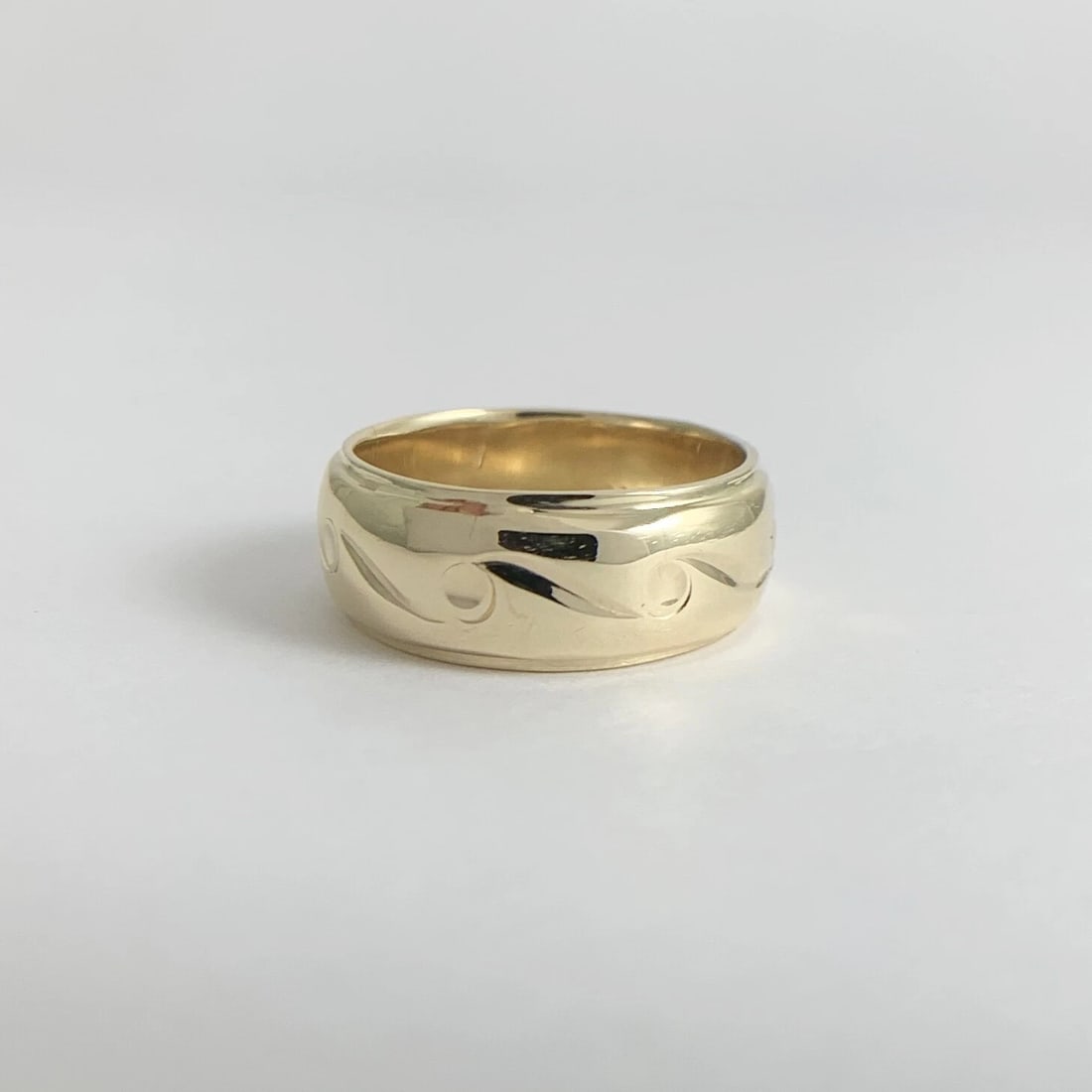 Wave Scroll Etched Beveled Band Ring 14K Yellow Gold, Size 6.25, 7.2 mm, 7.15 Gr - 7