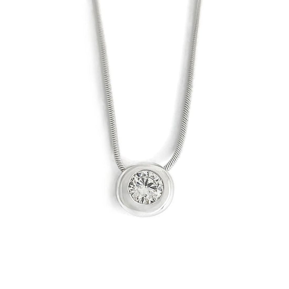 Round Solitaire Diamond Thick Bezel Pendant Necklace 14K White Gold, .80 CT: Round Solitaire Diamond Thick Bezel Pendant Necklace 14K White Gold, .80 CT This is a beautiful necklace with a pendant that slides on the chain. Please let us know if you have any questions :)