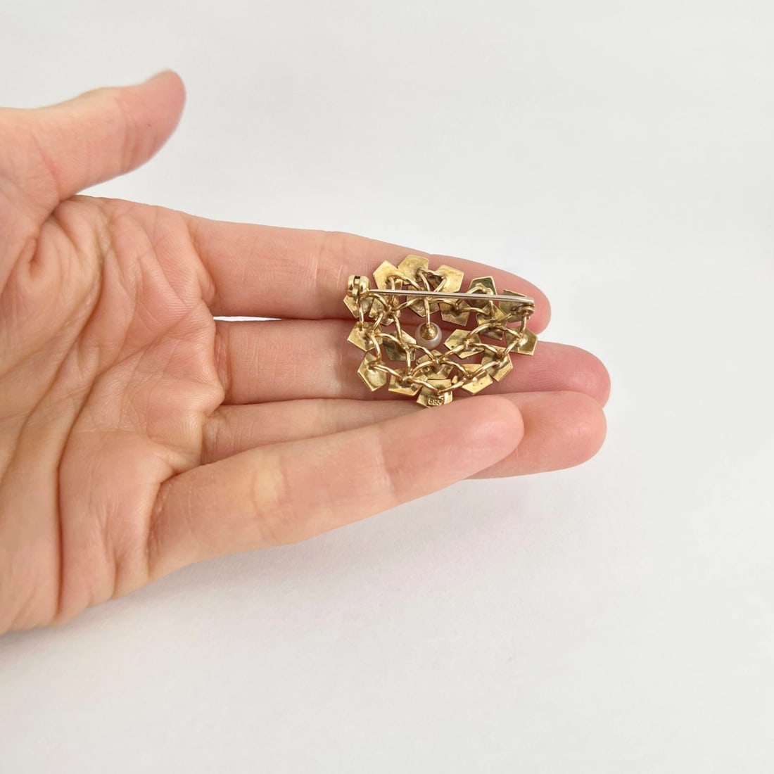 Vintage 1960's Asymmetrical Pearl Brooch Pin 14K Yellow Gold, 7.37 Grams - 5