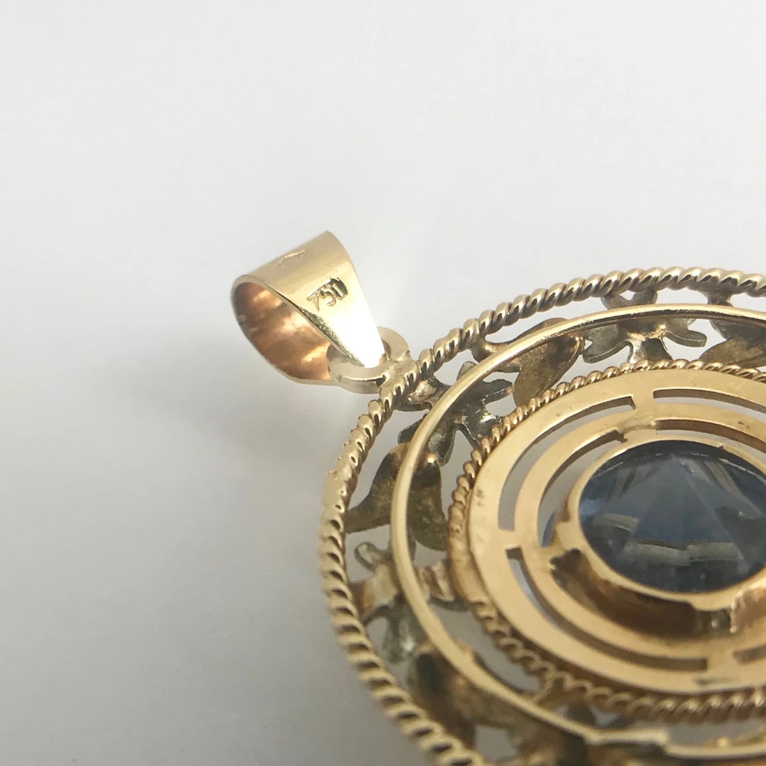 Vintage Round Blue Lab-Created Spinel Filigree Pendant 18K Yellow Gold, 10.25 Gr - 10