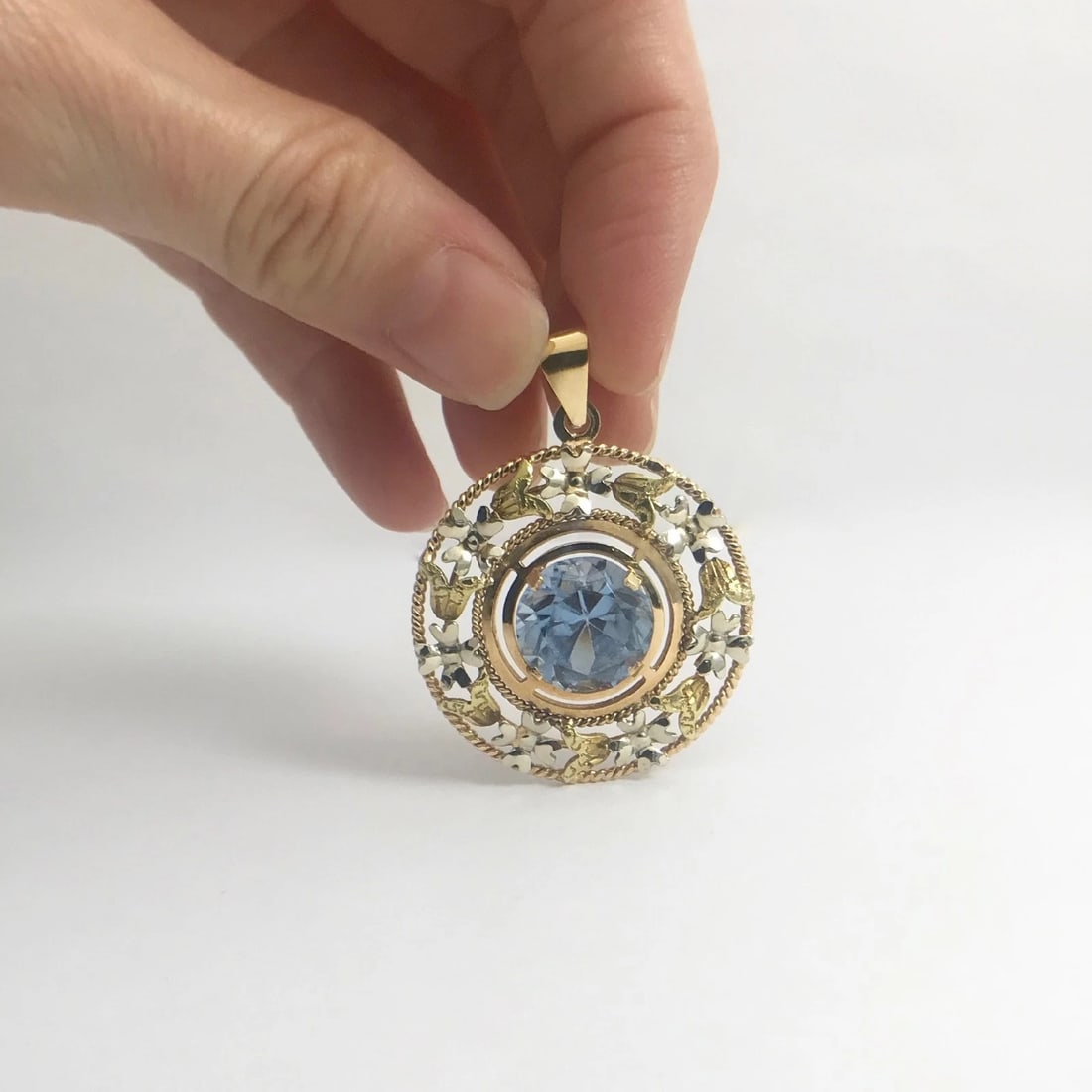 Vintage Round Blue Lab-Created Spinel Filigree Pendant 18K Yellow Gold, 10.25 Gr - 2