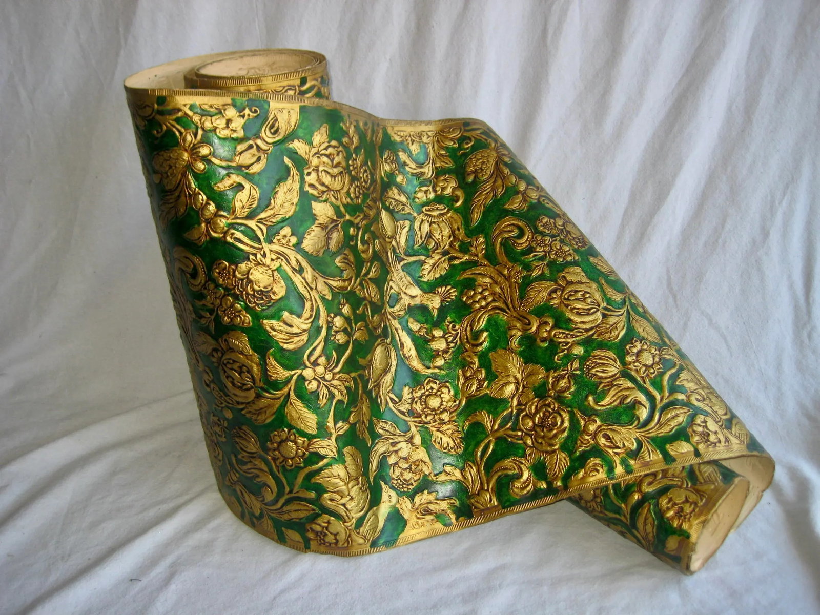 French Emboss Neo-Gothic Wall Paper Roll Cordova Leather Style Late 18 Hundreds - 2