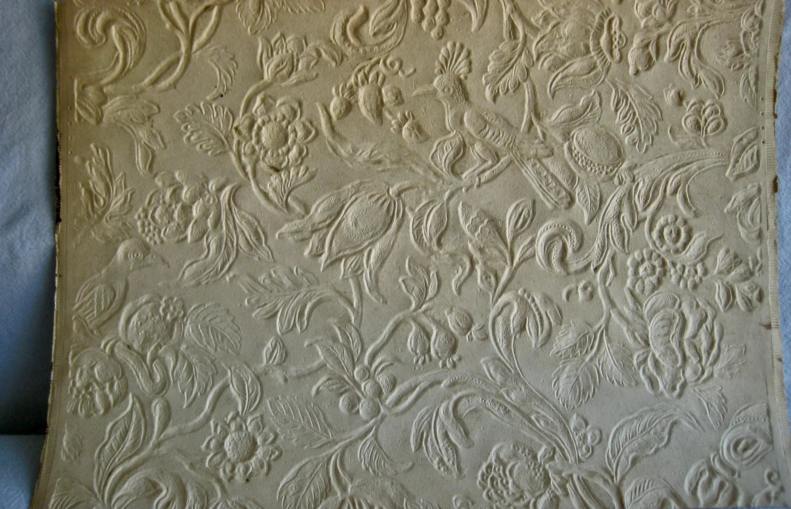 French Emboss Neo-Gothic Wall Paper Roll Cordova Leather Style Late 18 Hundreds - 8