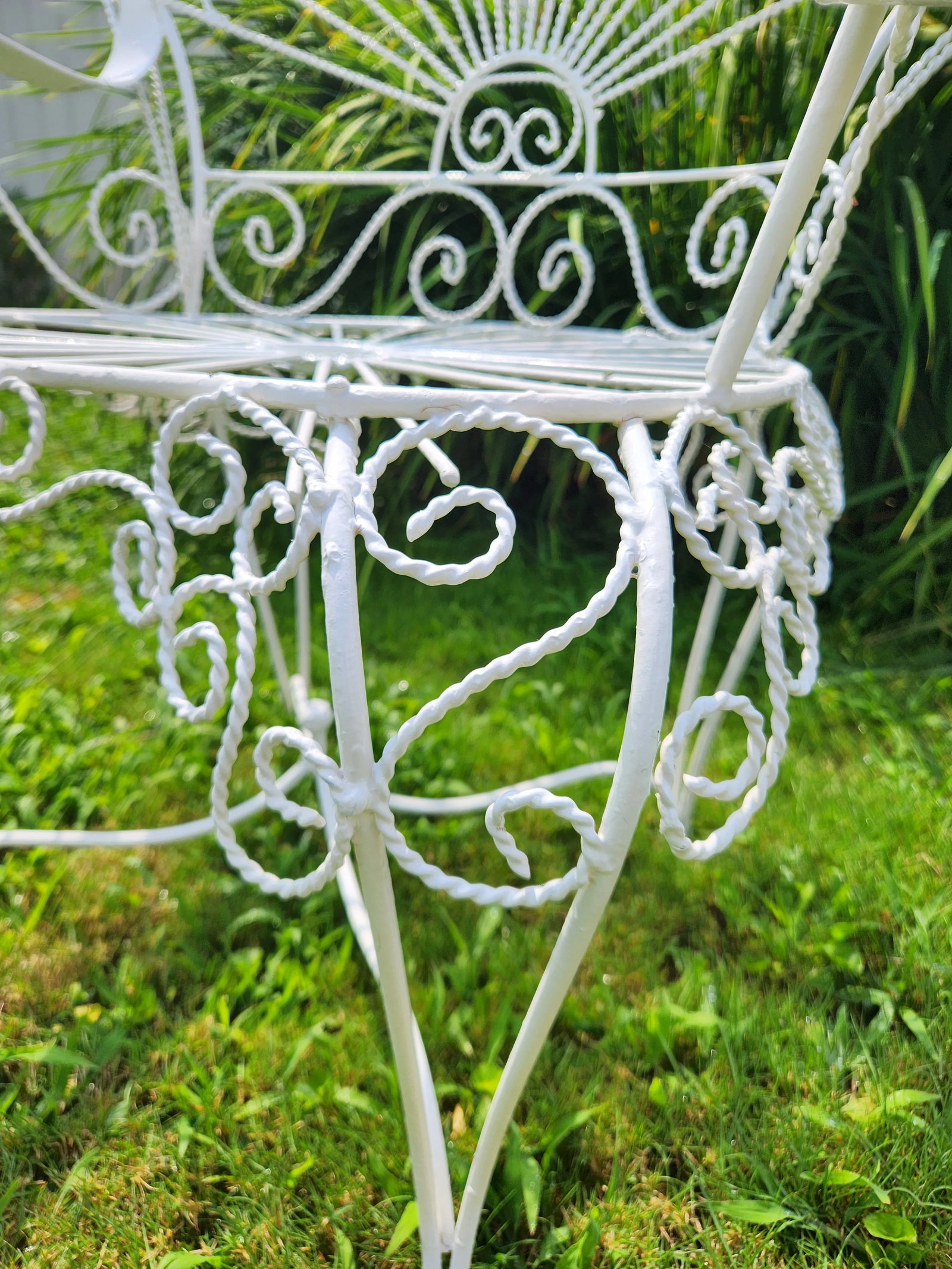 Vintage White Twisted Metal Peacock Chair - 3