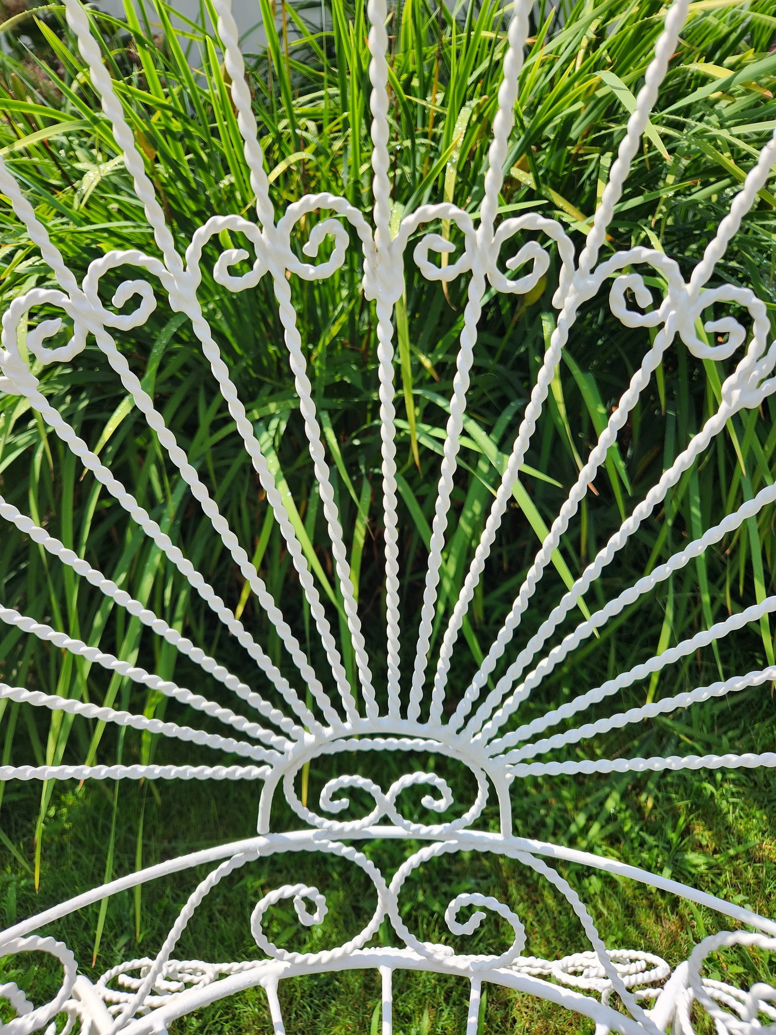 Vintage White Twisted Metal Peacock Chair - 6