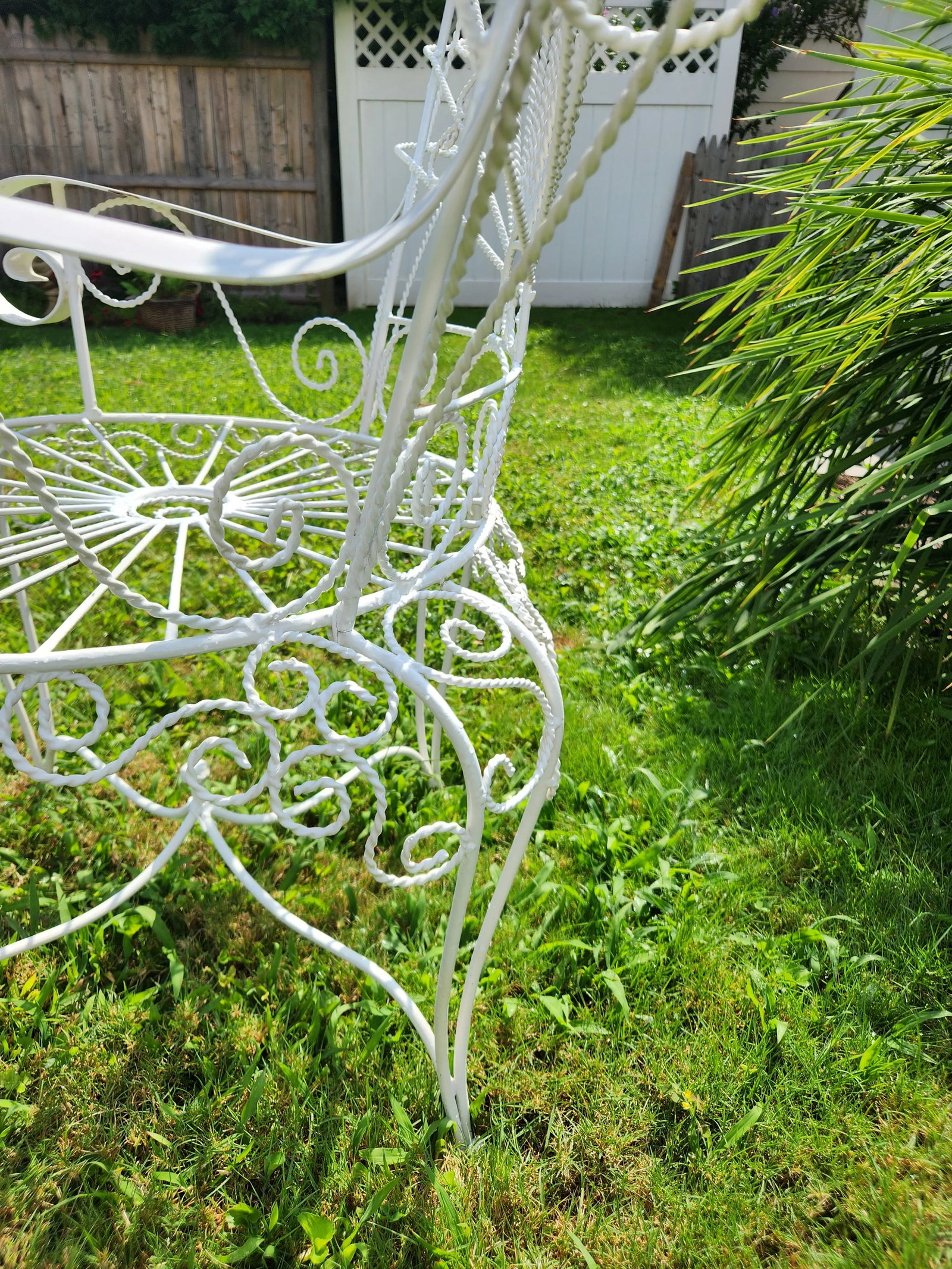Vintage White Twisted Metal Peacock Chair - 7