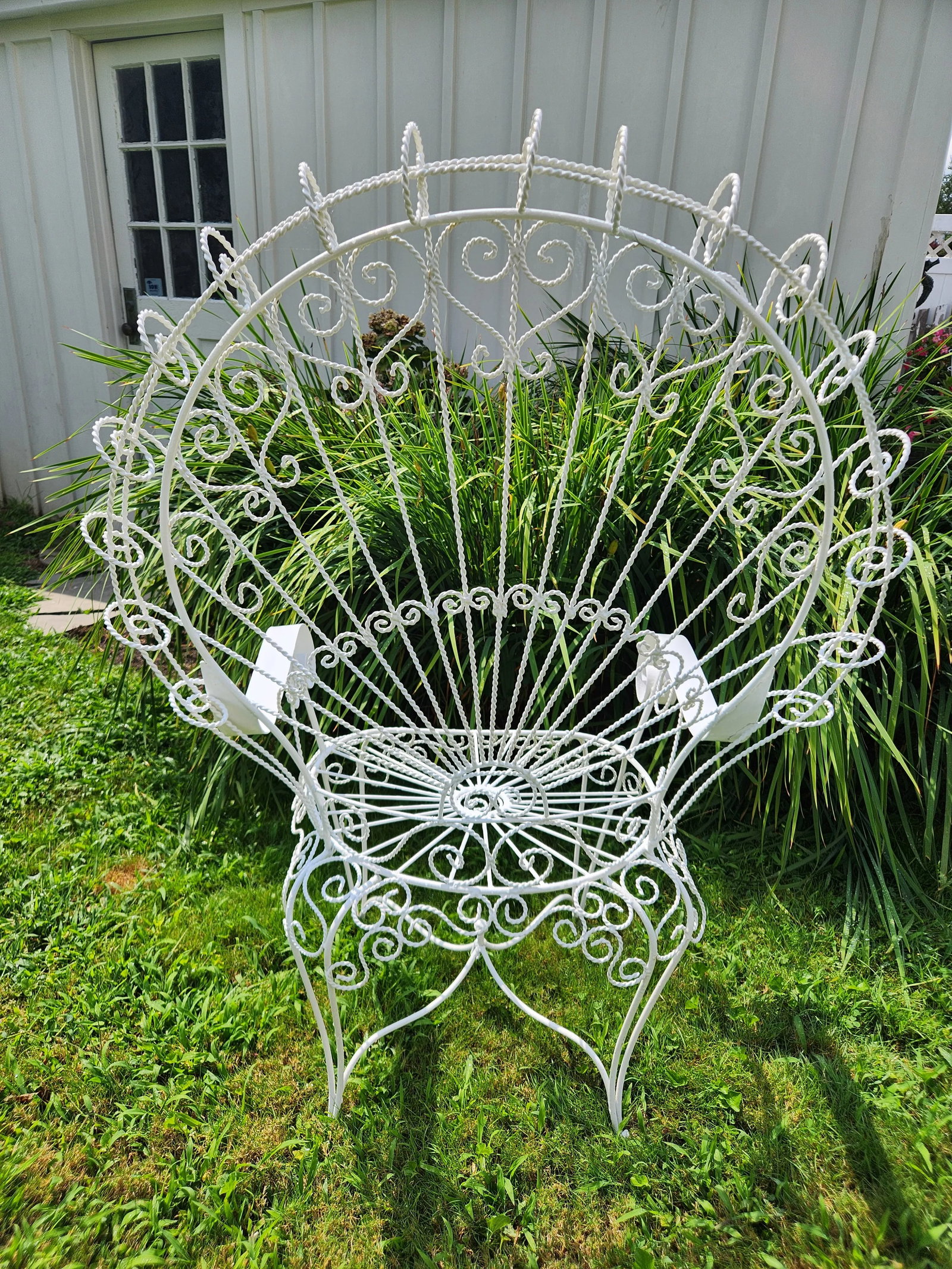 Vintage White Twisted Metal Peacock Chair - 8