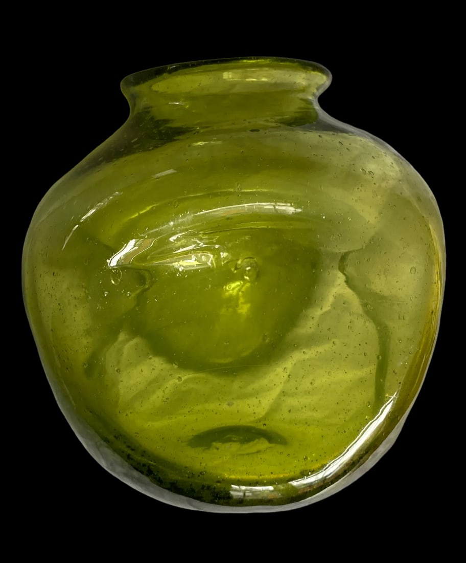 Large 1950s Winslow Anderson for Blenko Attributed Dimpled Lime Green Chartruse Art Glass Vessel - 7