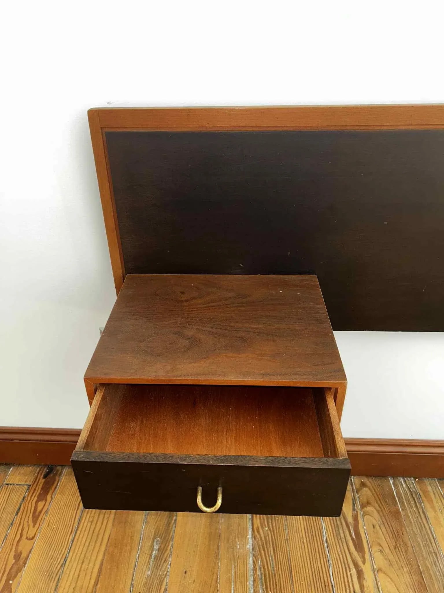1960s Mid-Century Modern Floating Headboard With Integrated Nightstands - 2