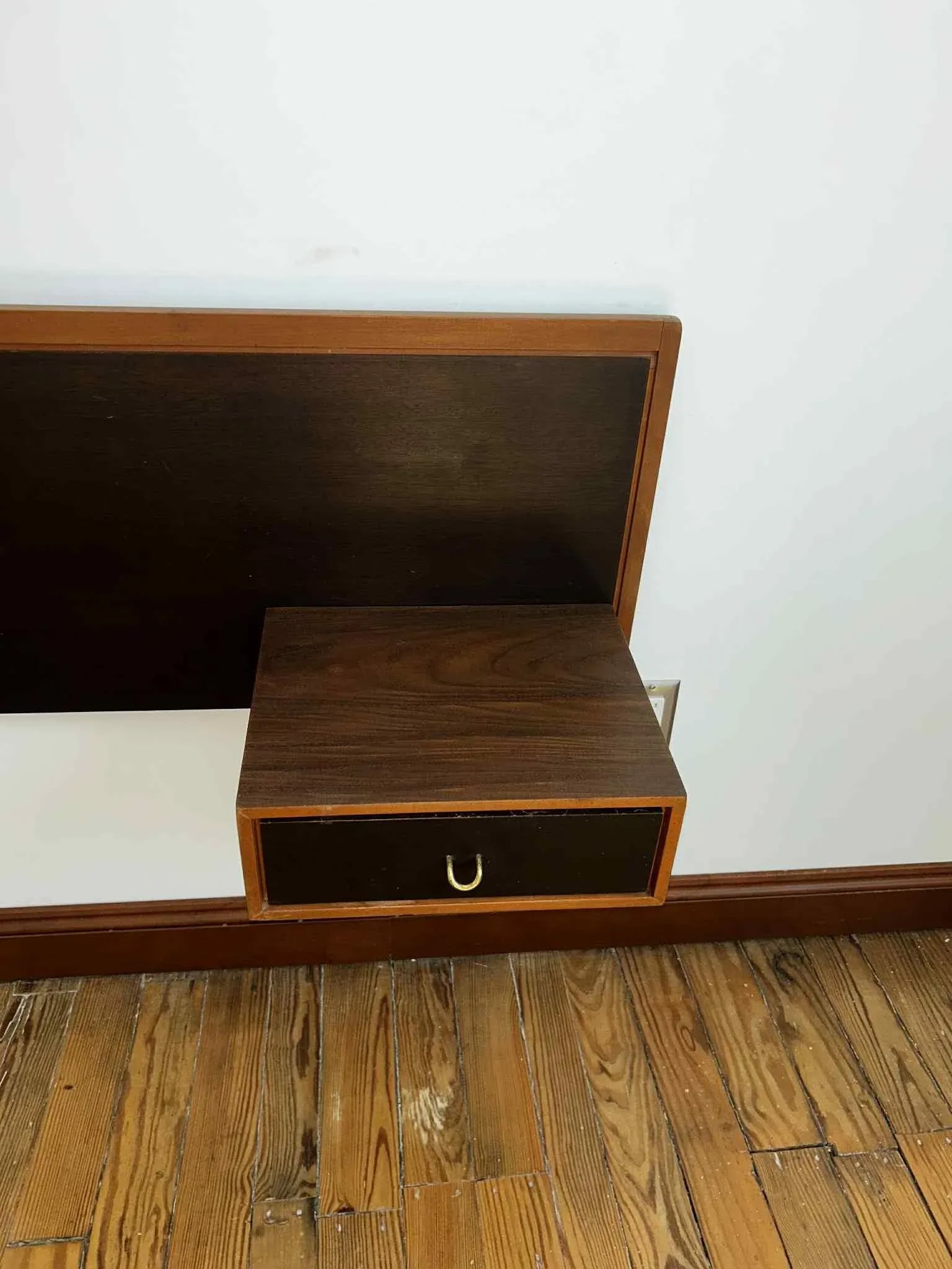 1960s Mid-Century Modern Floating Headboard With Integrated Nightstands - 5