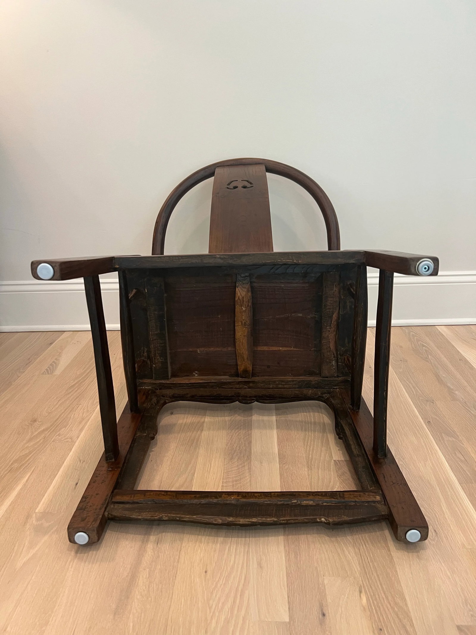 Qing Dynasty Horseshoe Backed Armchairs Matching Pair - 10