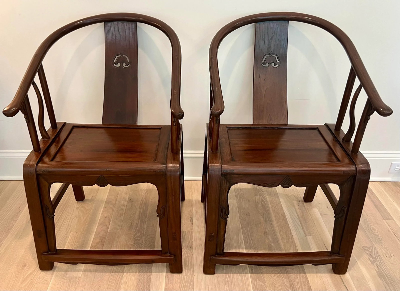 Qing Dynasty Horseshoe Backed Armchairs Matching Pair - 2