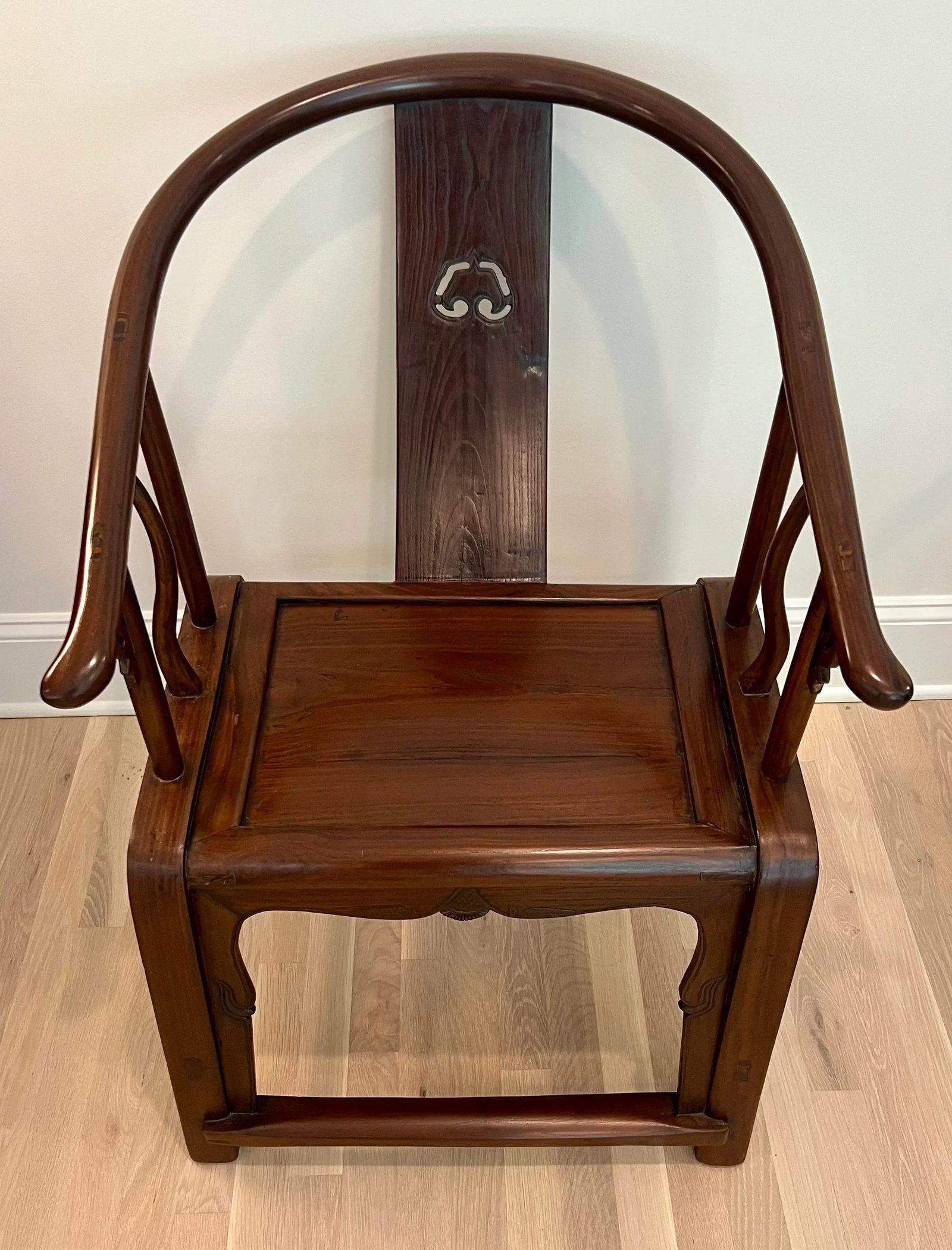 Qing Dynasty Horseshoe Backed Armchairs Matching Pair - 4