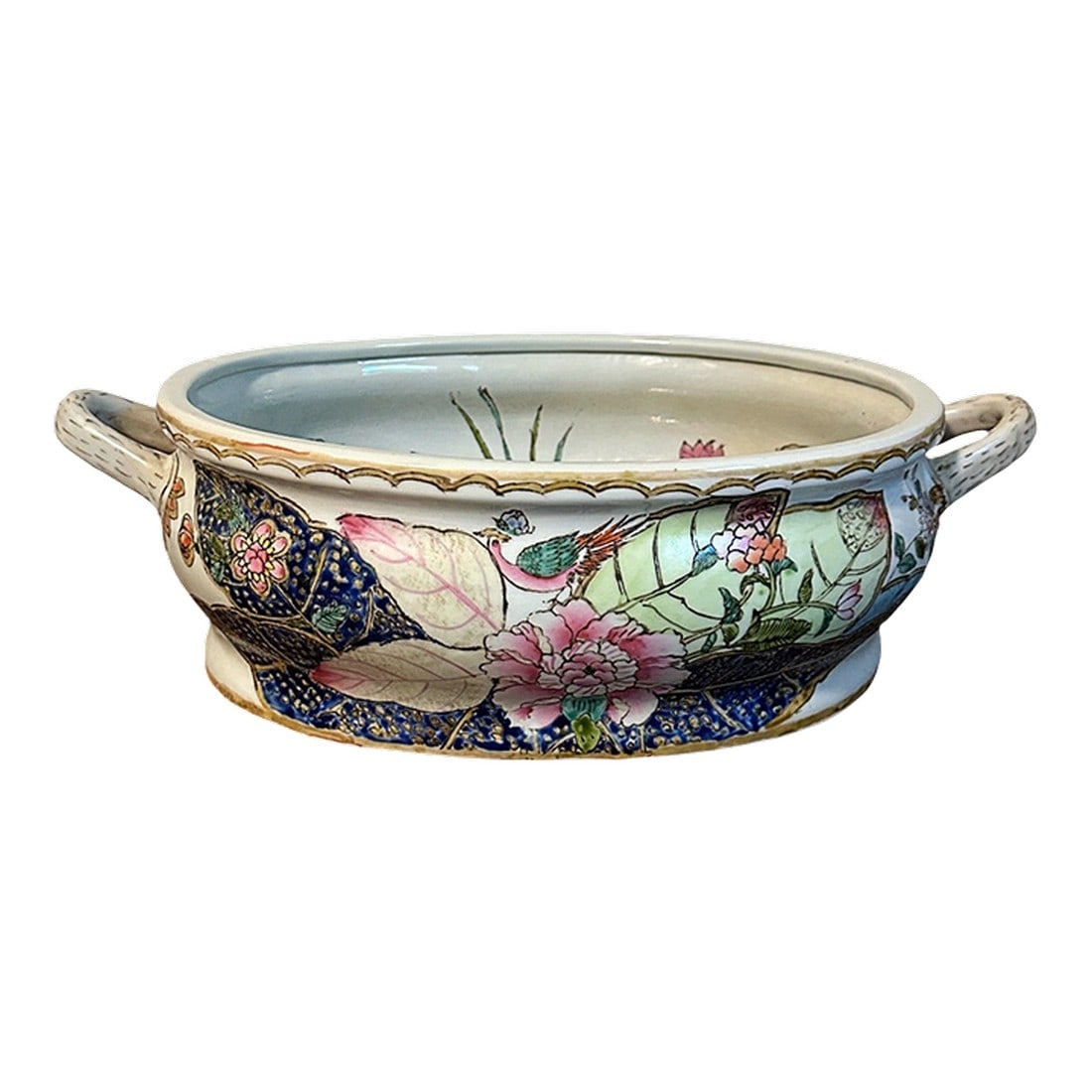 Antique 19th Century Chinese Canton Ware Qianlong Tobacco Leaf Porcelain Foot Bath: Antique 19th Century Chinese Qianlong Dynasty Tobacco Porcelain Foot Bath This is an antique Chinese Qianlong Dynasty (circa 1880) export porcelain foot bath in a Famille This came from the estate of