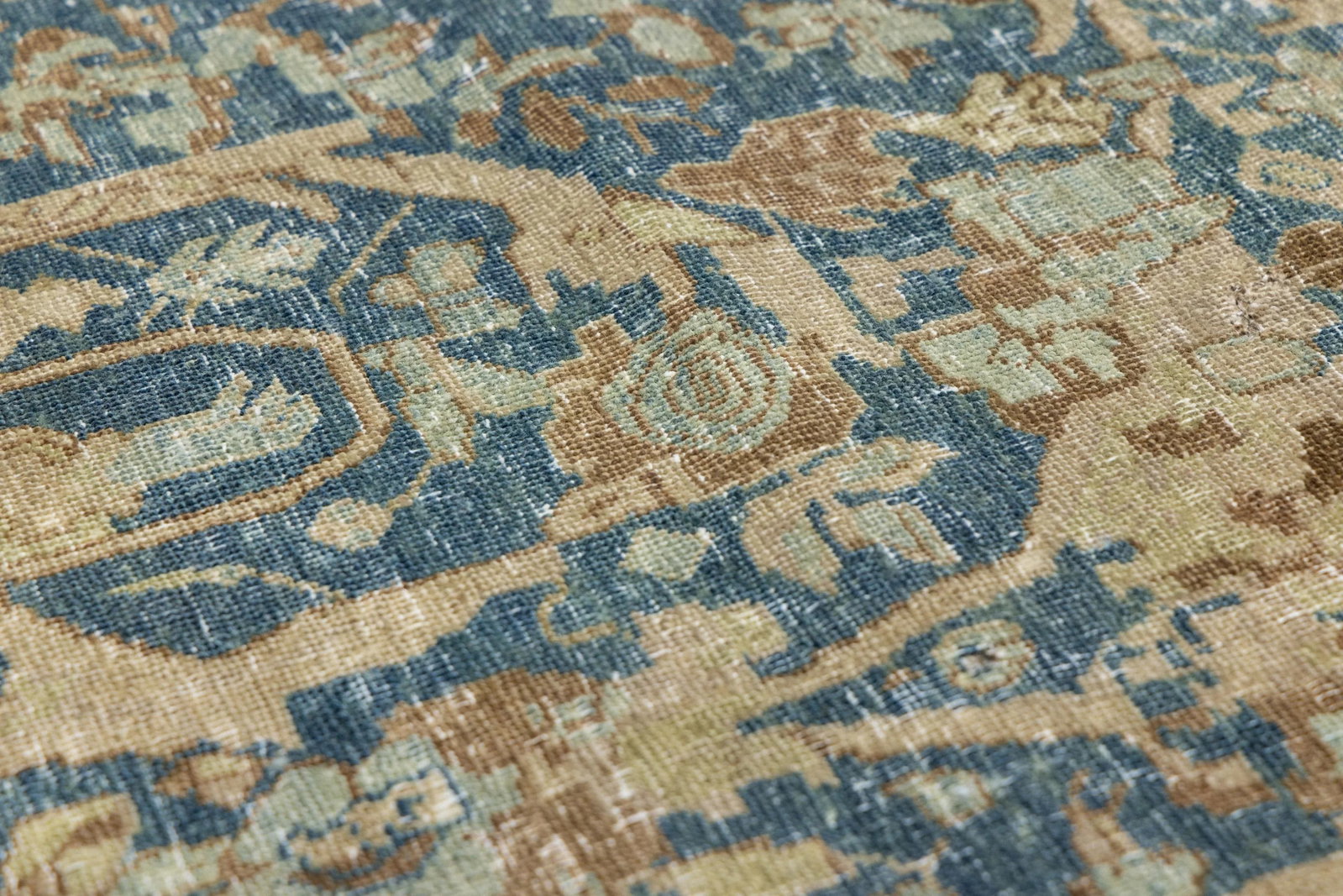 Floral Designed Handmade Mahal Wool Rug in Blue From the 1900s - 10