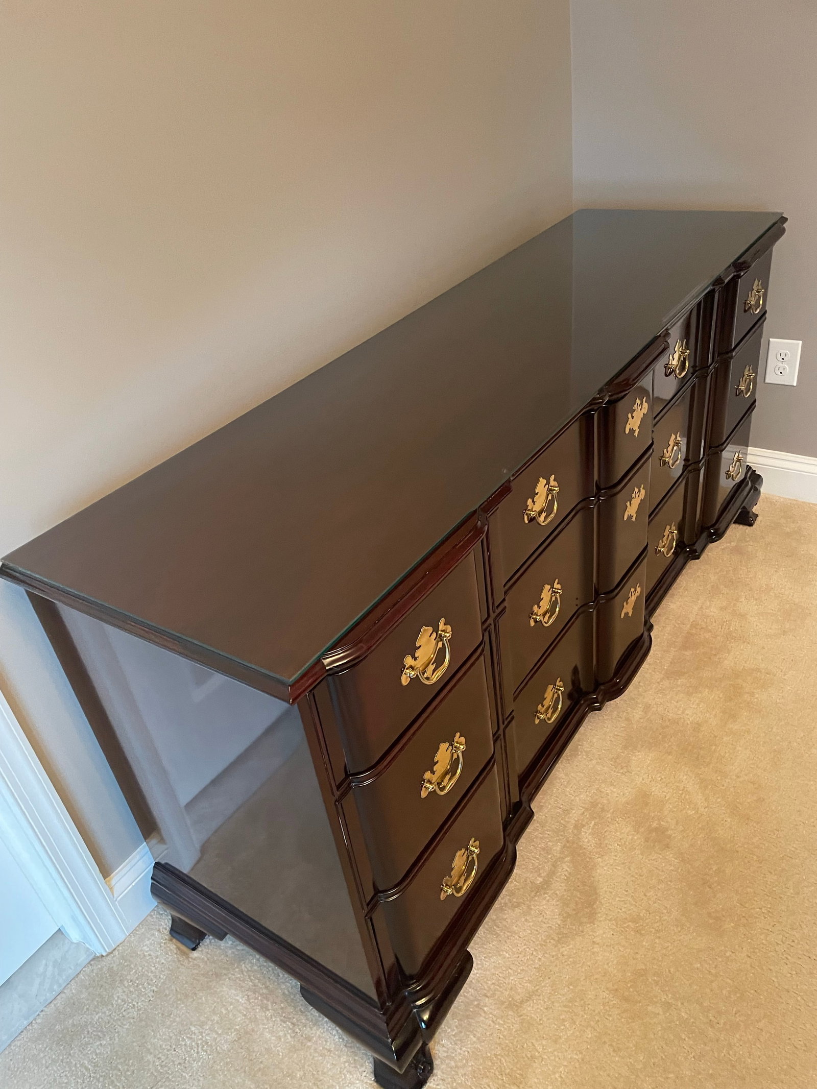1990s Kindel Boxed Front Chippendale Mahogany Long Dresser. - 12