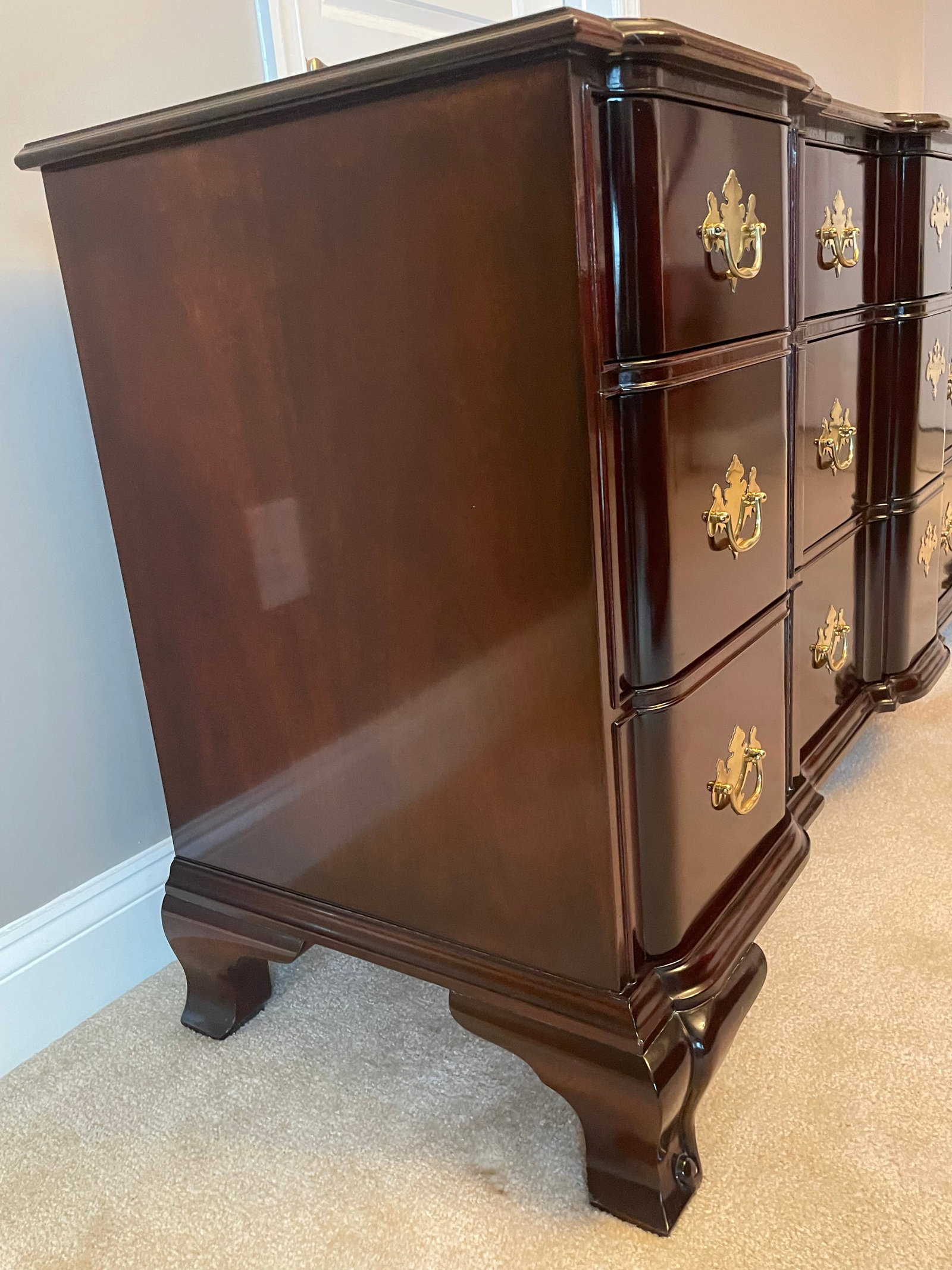 1990s Kindel Boxed Front Chippendale Mahogany Long Dresser. - 13