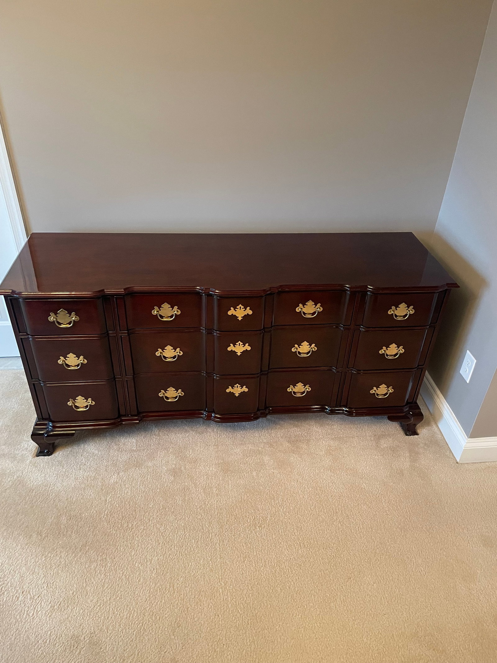 1990s Kindel Boxed Front Chippendale Mahogany Long Dresser. - 15