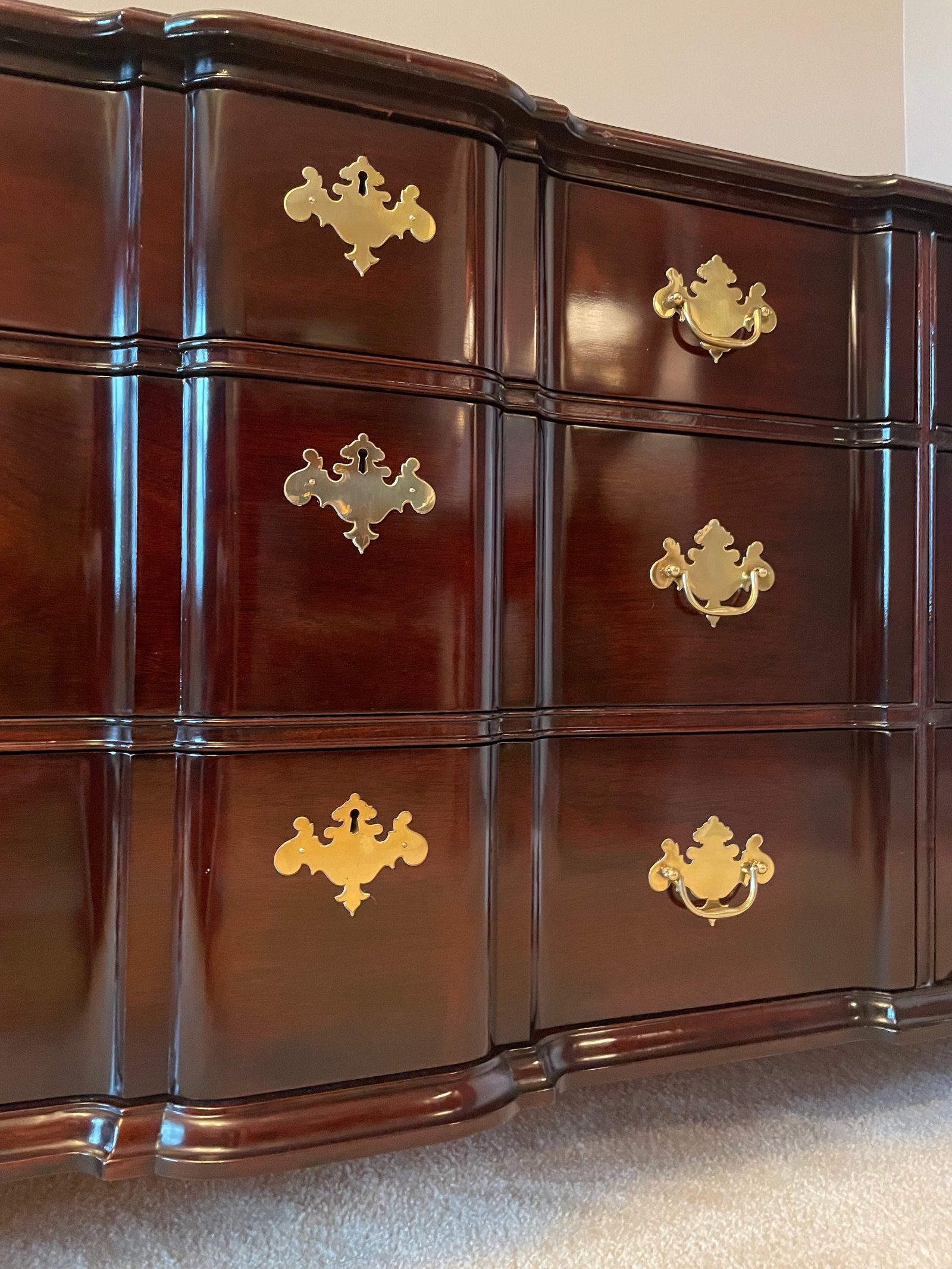 1990s Kindel Boxed Front Chippendale Mahogany Long Dresser. - 16