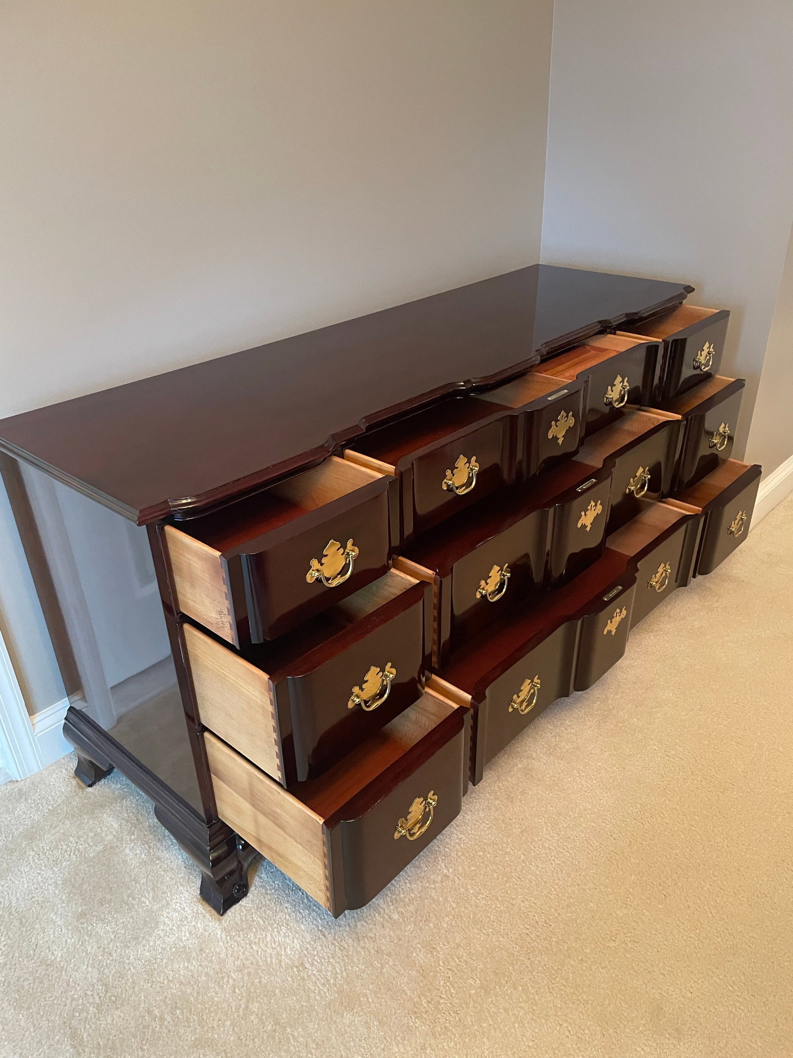 1990s Kindel Boxed Front Chippendale Mahogany Long Dresser. - 9