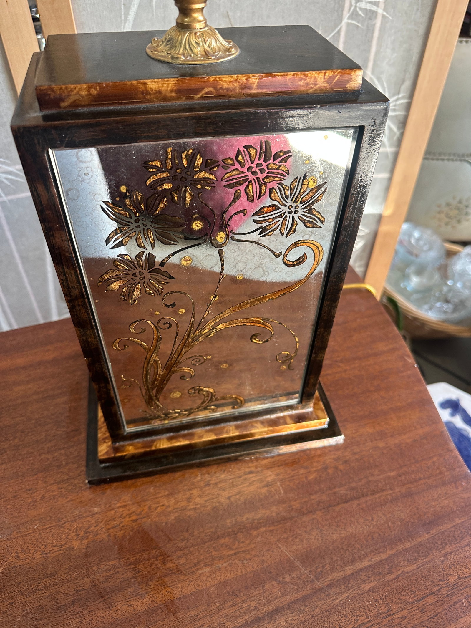 Vintage Mirrored and Wooden Box Table Lamp With Floral Accents - 5