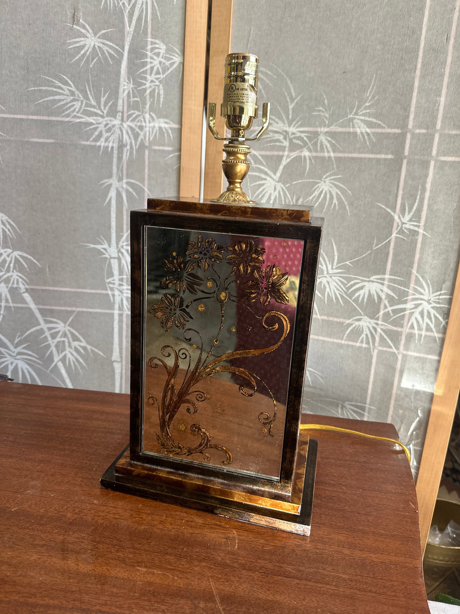 Vintage Mirrored and Wooden Box Table Lamp With Floral Accents - 8