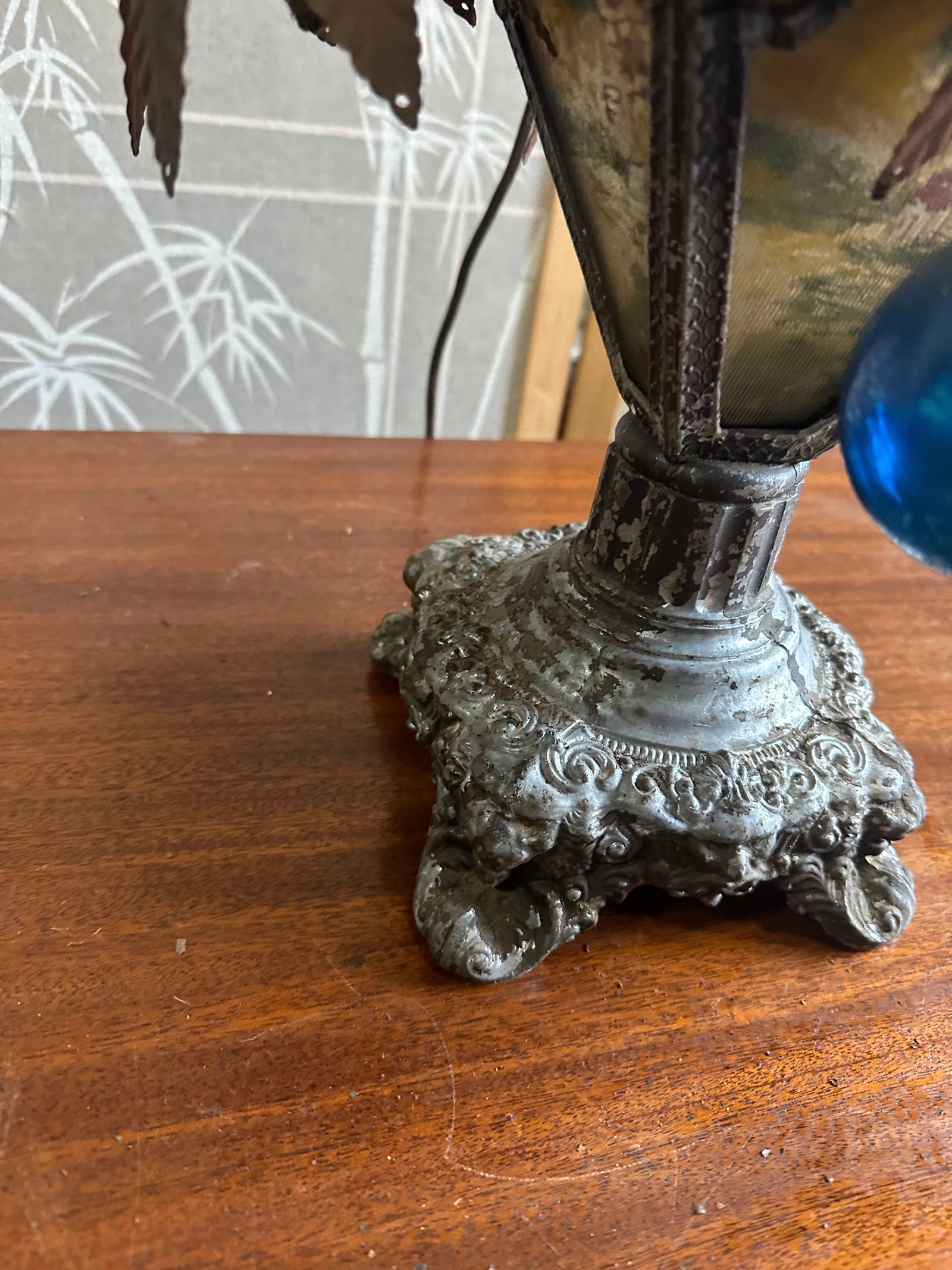 Vintage Asian Style Silver Table Lamp With Leaf Accents - 6