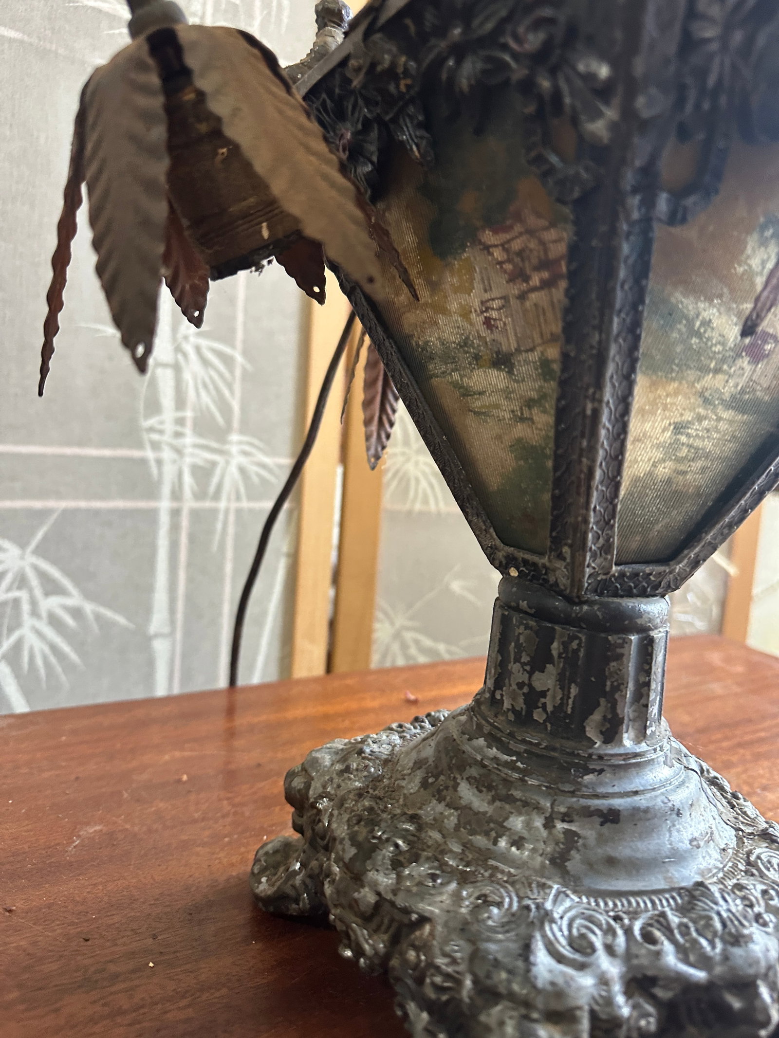 Vintage Asian Style Silver Table Lamp With Leaf Accents - 7