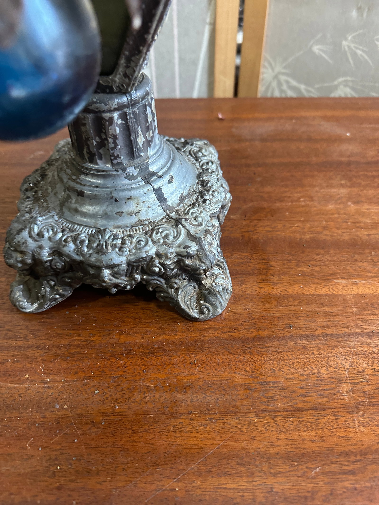 Vintage Asian Style Silver Table Lamp With Leaf Accents - 8